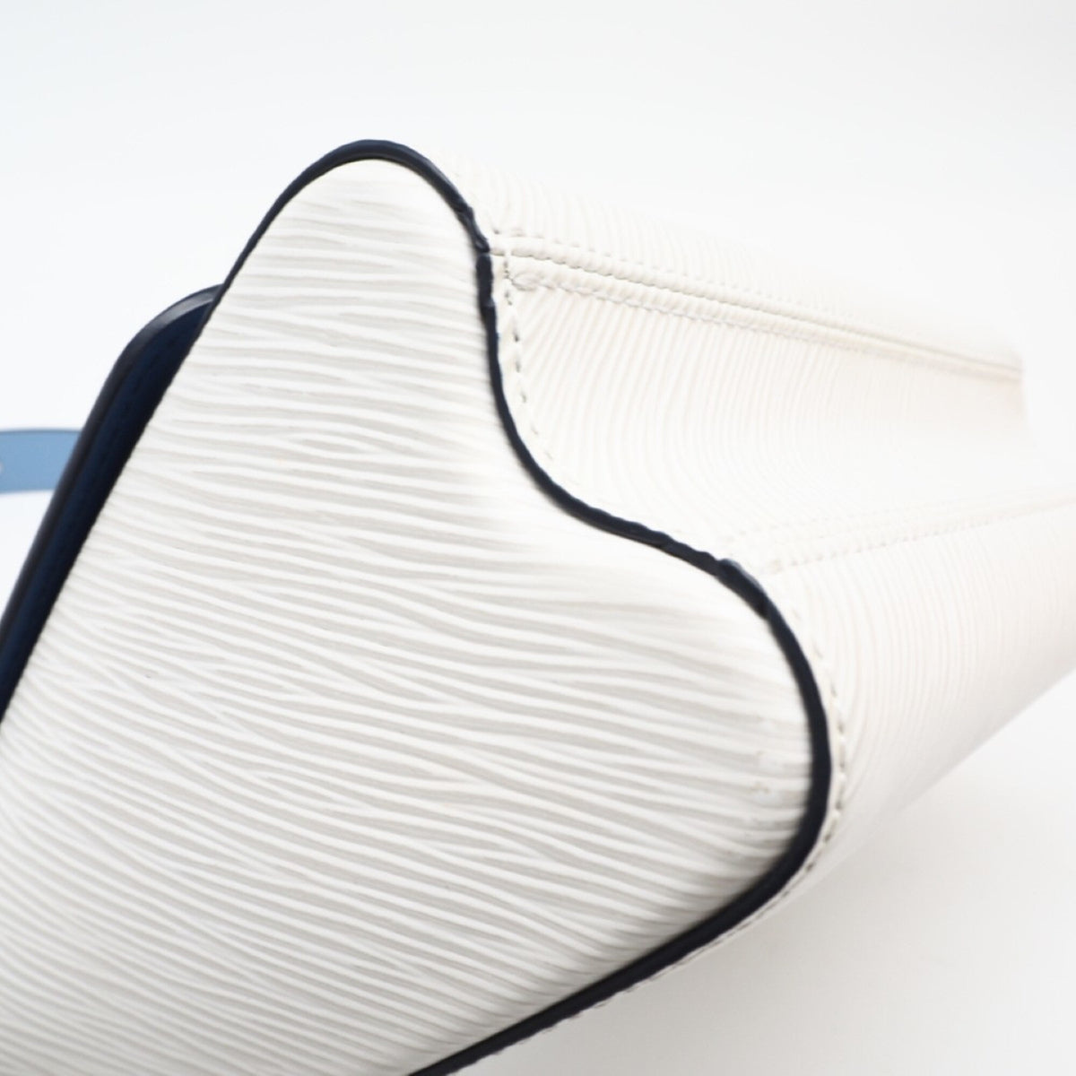 Louis Vuitton Blue White Shoulder Bag (Pre-Owned)