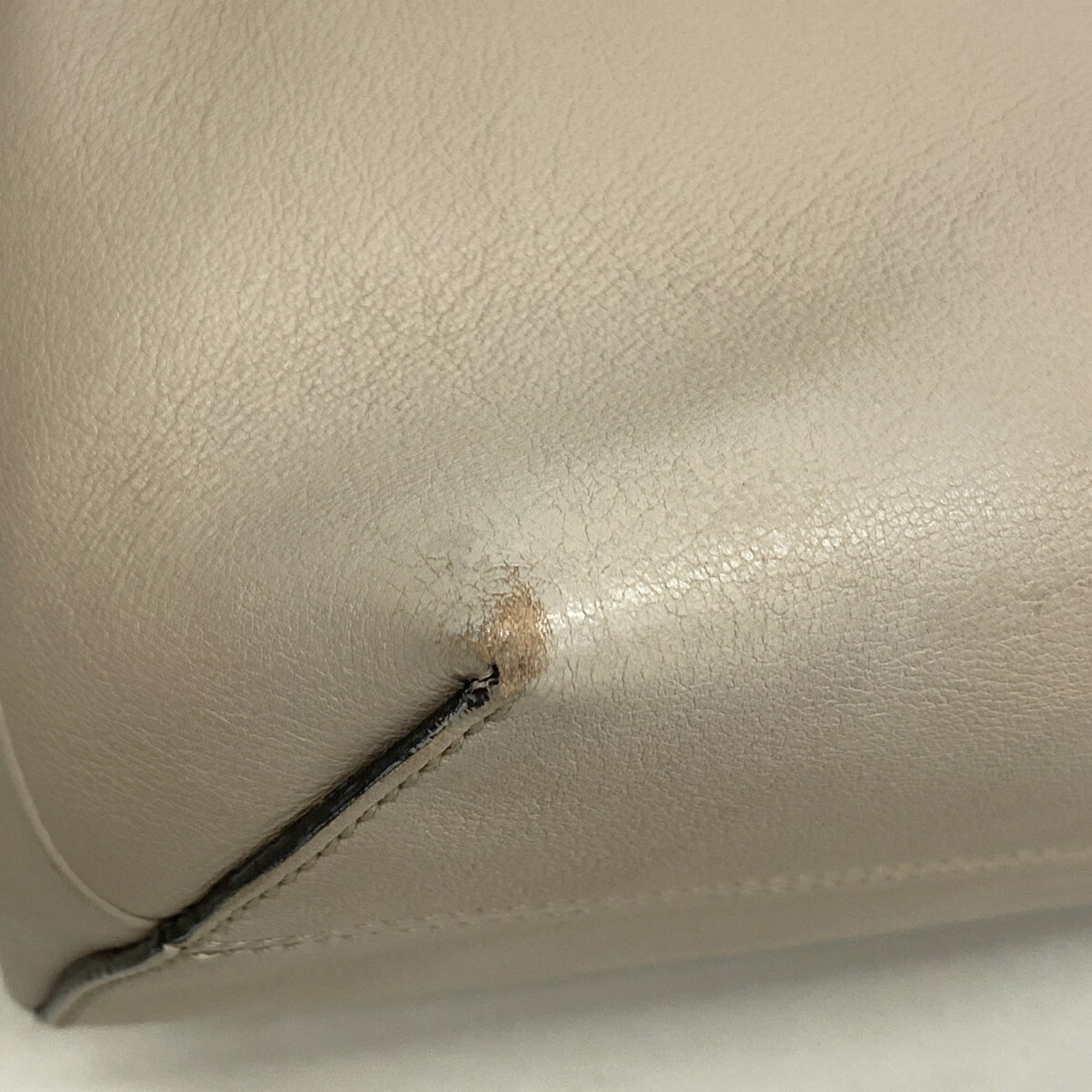 Fendi Beige White Leather Handbag (Pre-Owned)