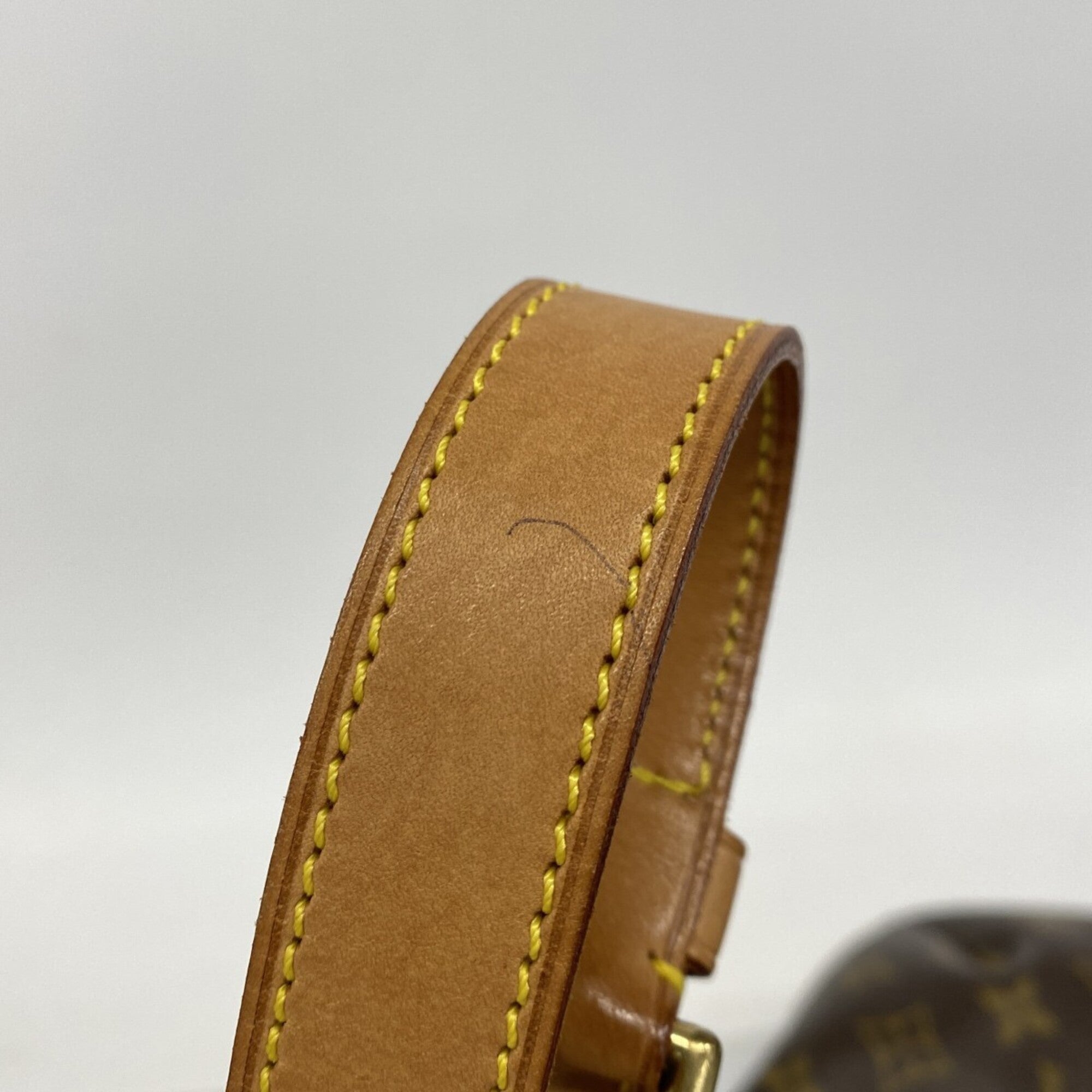 Louis Vuitton Brown Shoulder Bag (Pre-Owned)