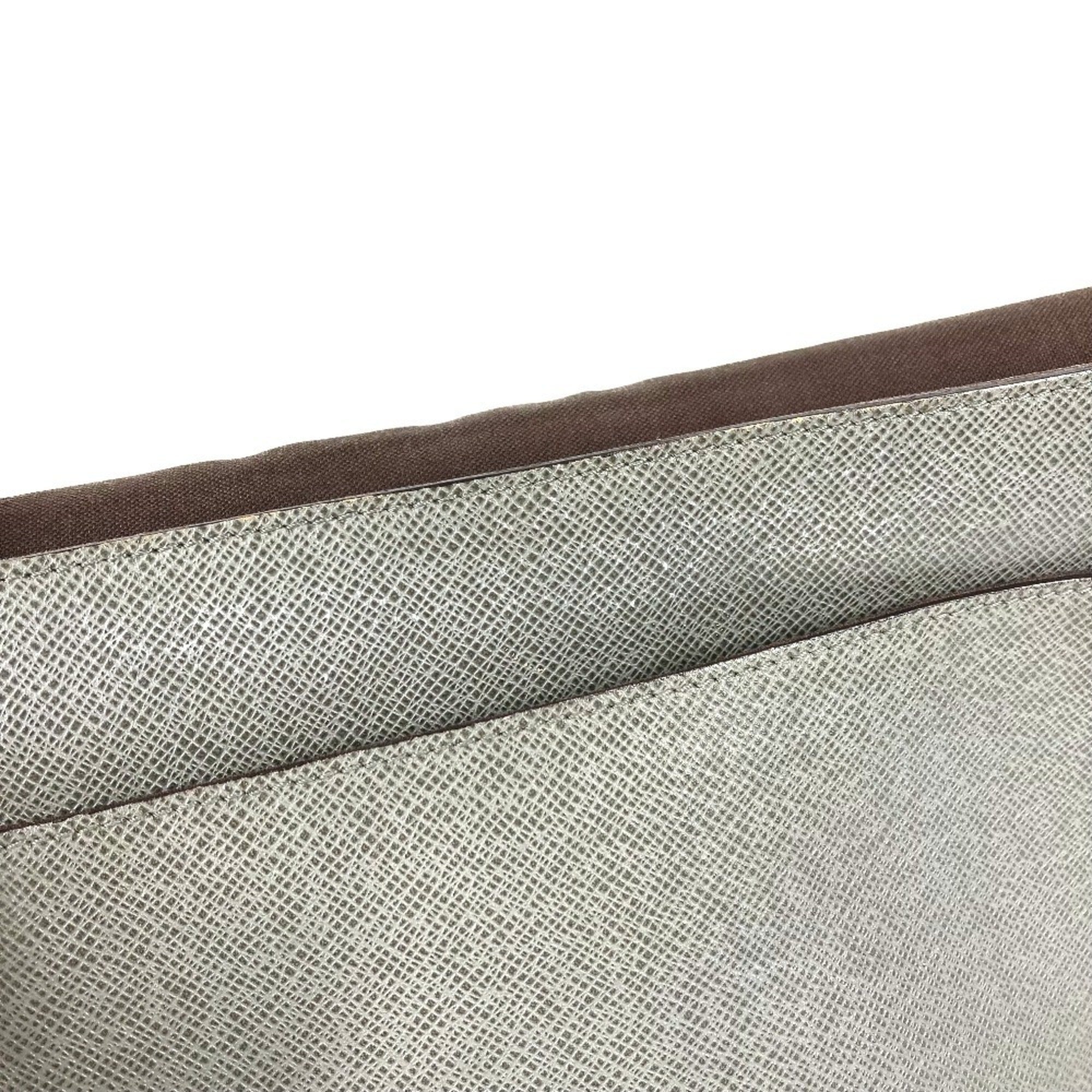 Louis Vuitton Gray Taiga Leather Messenger Bag Shoulder Bag (Pre-Owned)