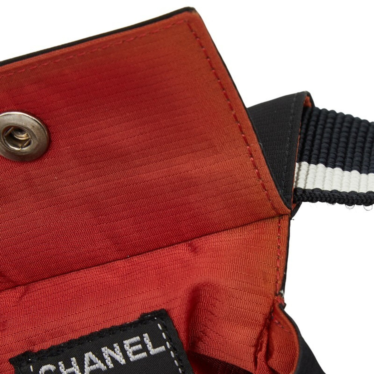 Chanel Black Nylon Sling Bag (Pre-Owned)