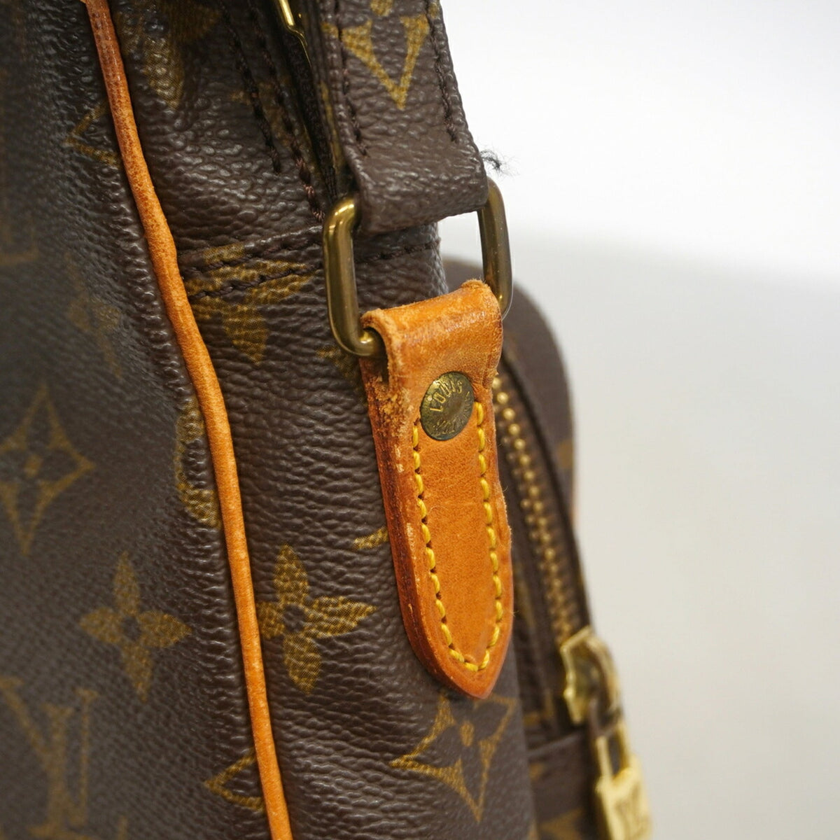 Louis Vuitton Brown Shoulder Bag (Pre-Owned)