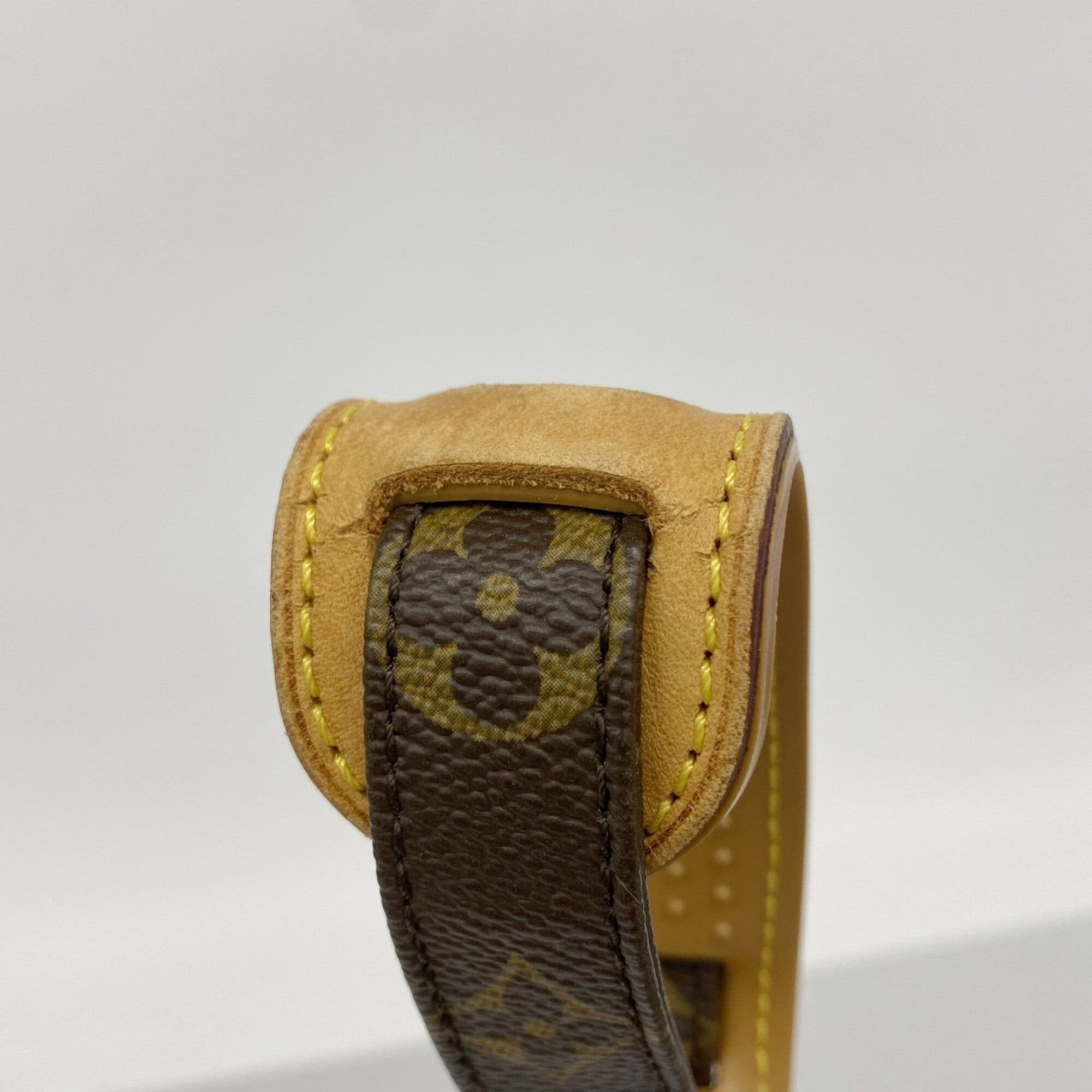 Louis Vuitton Brown Shoulder Bag (Pre-Owned)
