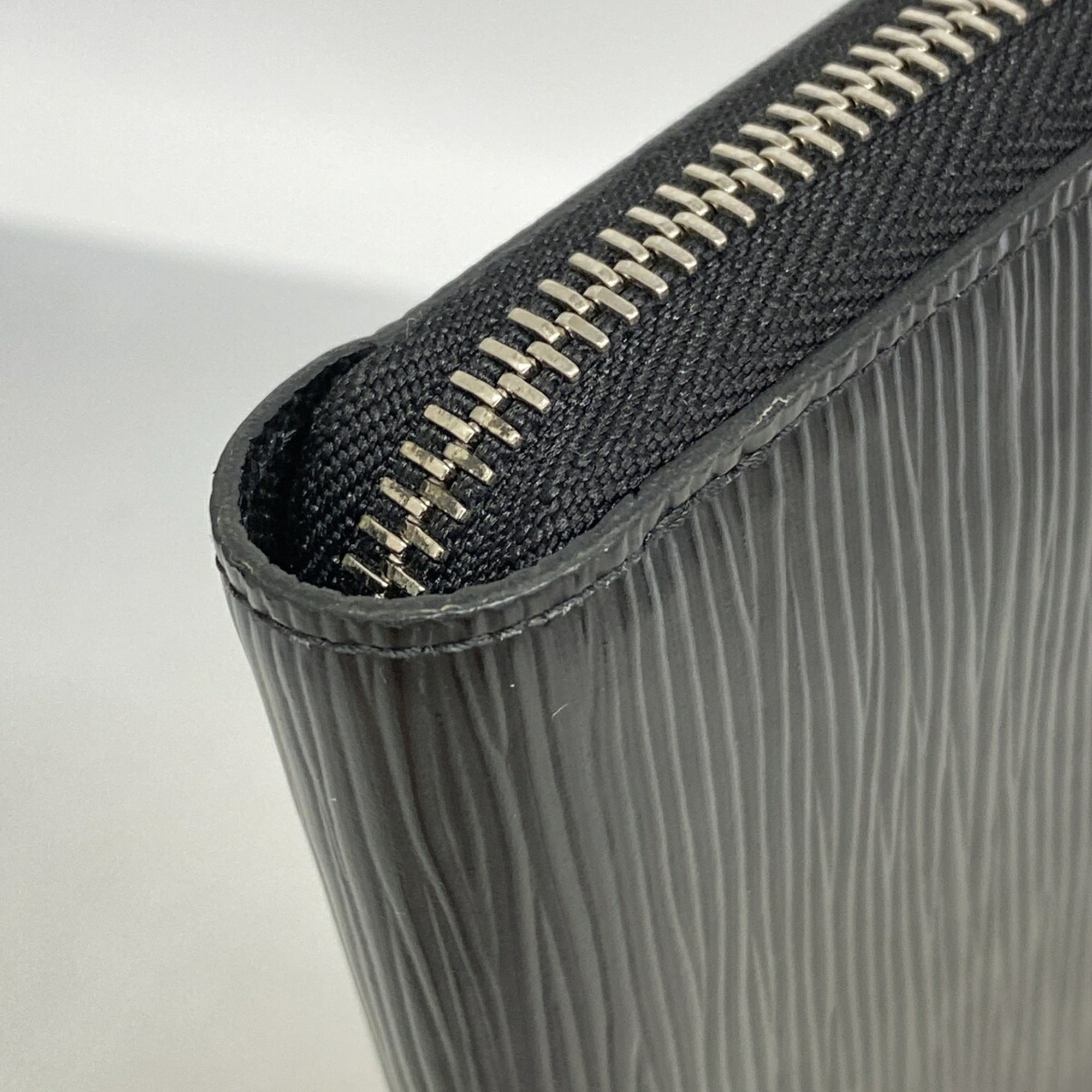 Louis Vuitton Noir Long Wallet (Bi-Fold) (Pre-Owned)