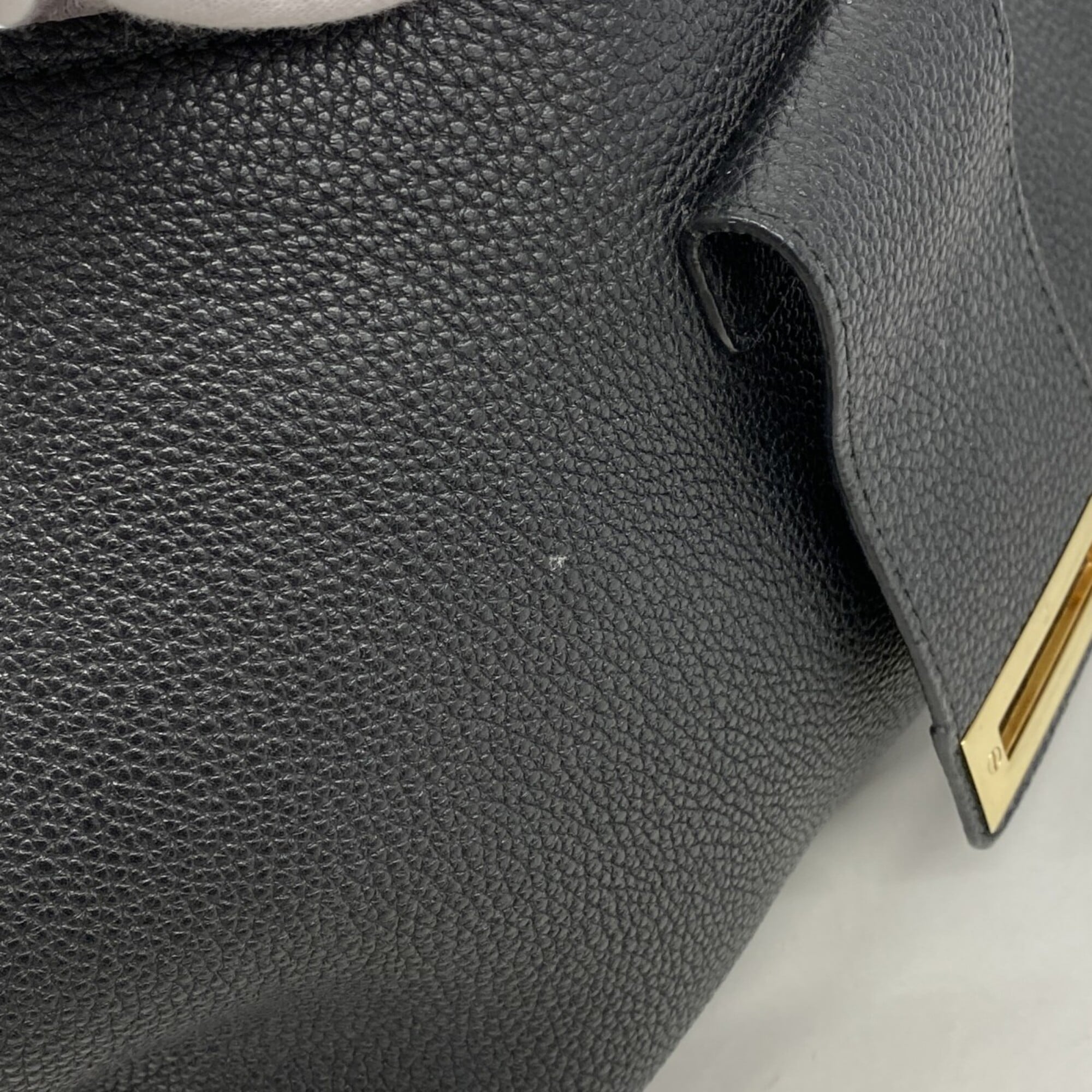 Salvatore Ferragamo Black Leather Shoulder Bag (Pre-Owned)