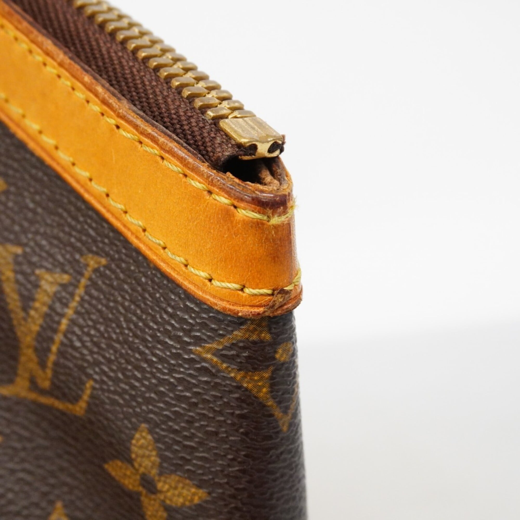 Louis Vuitton Brown Handbag (Pre-Owned)