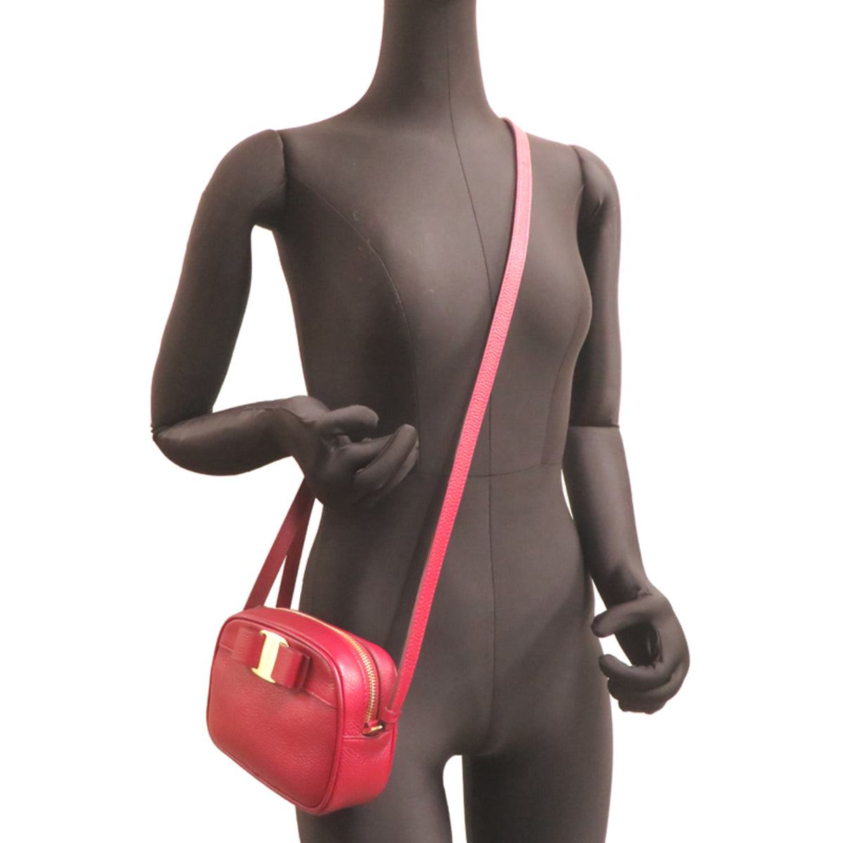 Salvatore Ferragamo Red Color Leather Shoulder Bag (Pre-Owned)