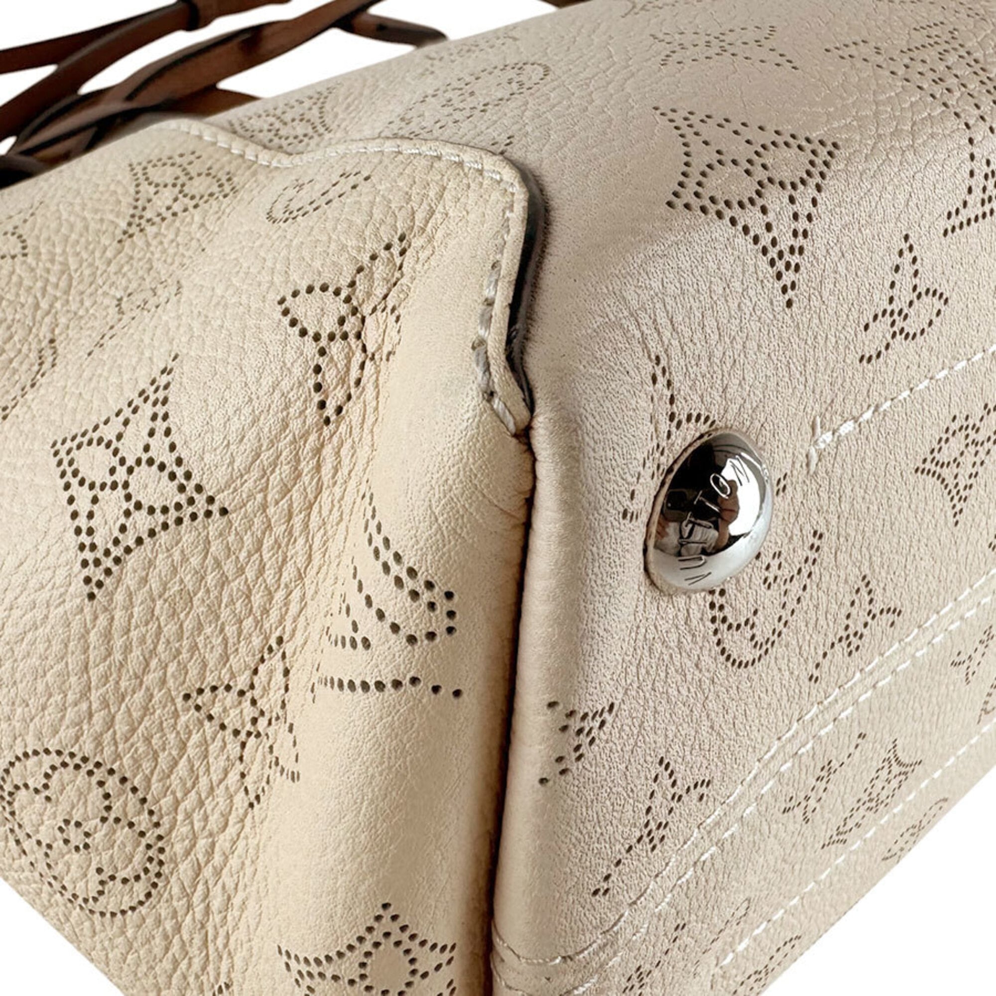 Louis Vuitton Beige Mahina Leather Handbag Shoulder Bag (Pre-Owned)