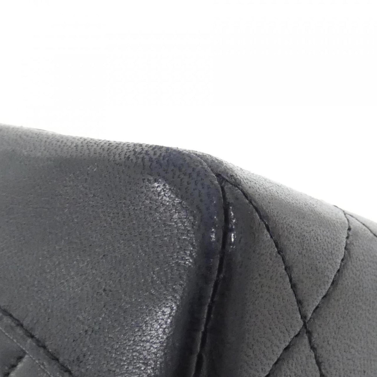 Chanel Black Leather Shoulder Bag (Pre-Owned)