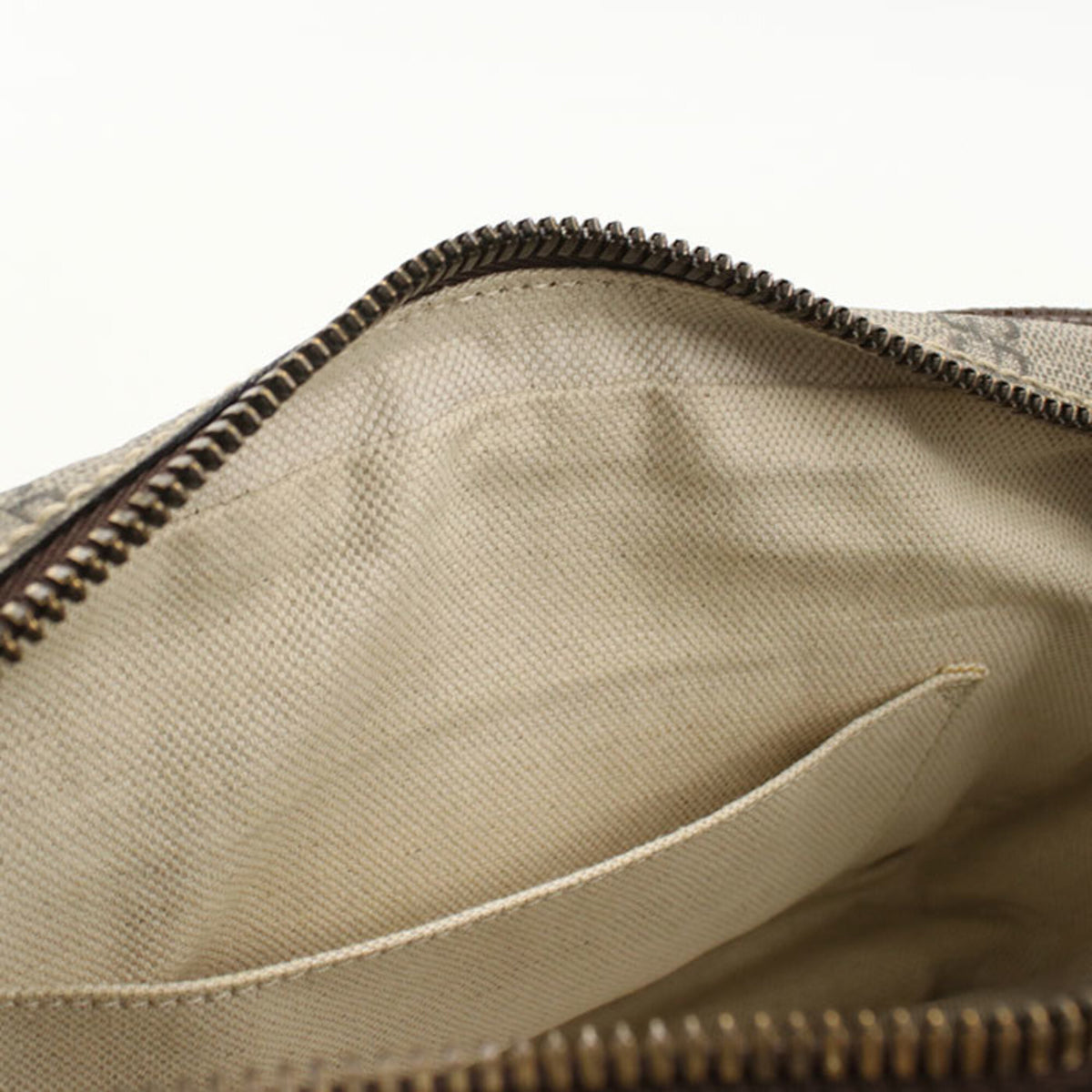 Gucci Beige Pvc Leather Sling Bag (Pre-Owned)