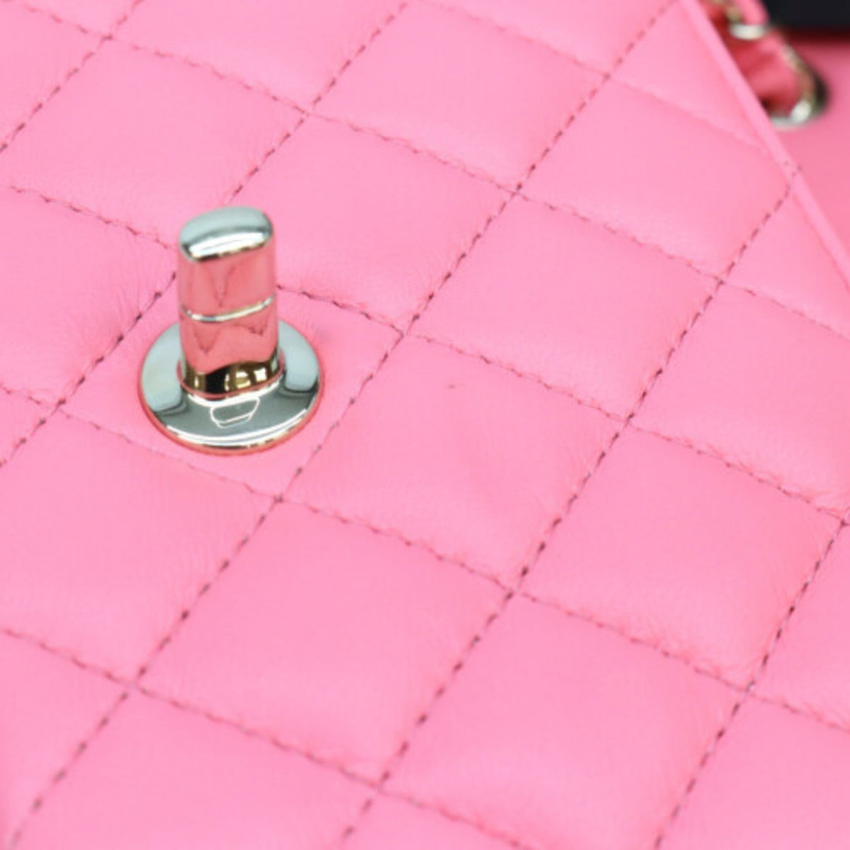 Chanel Pink Leather Shoulder Bag (Pre-Owned)