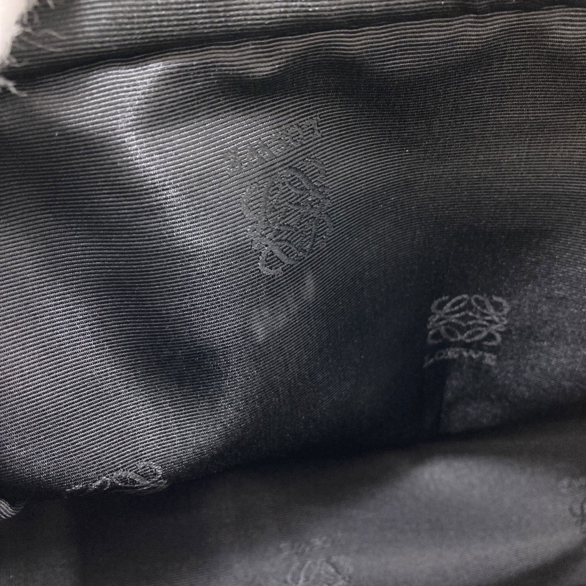 Loewe Black Leather Handbag (Pre-Owned)