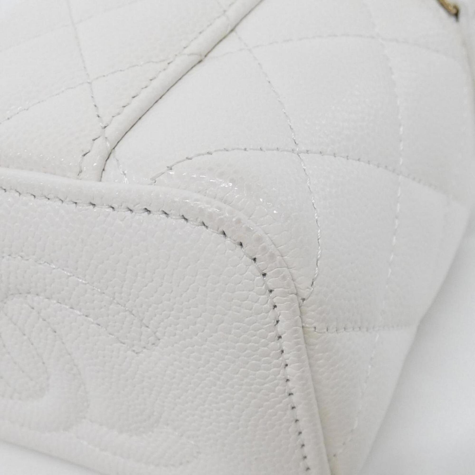 Chanel White Grained Calfskin Shoulder Bag (Pre-Owned)