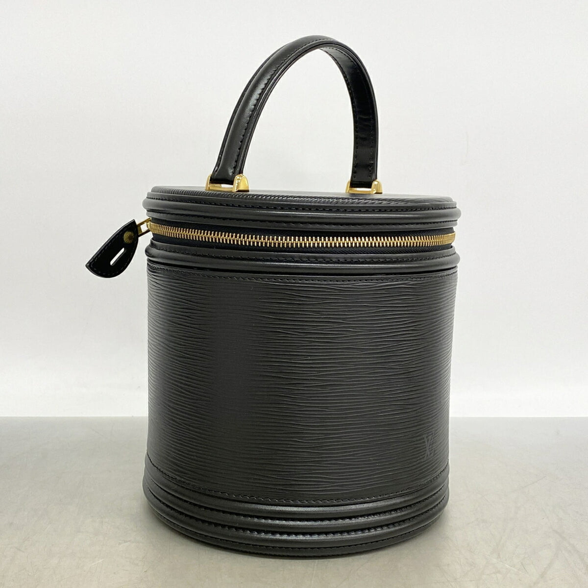 Louis Vuitton Noir Handbag (Pre-Owned)