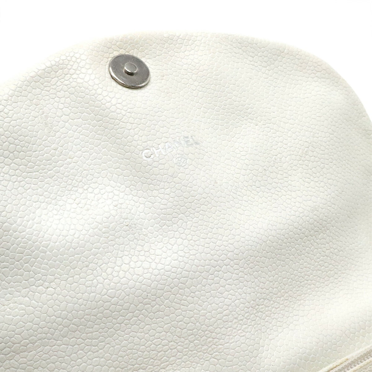 Chanel White Grained Calfskin Pochette Shoulder Bag (Pre-Owned)