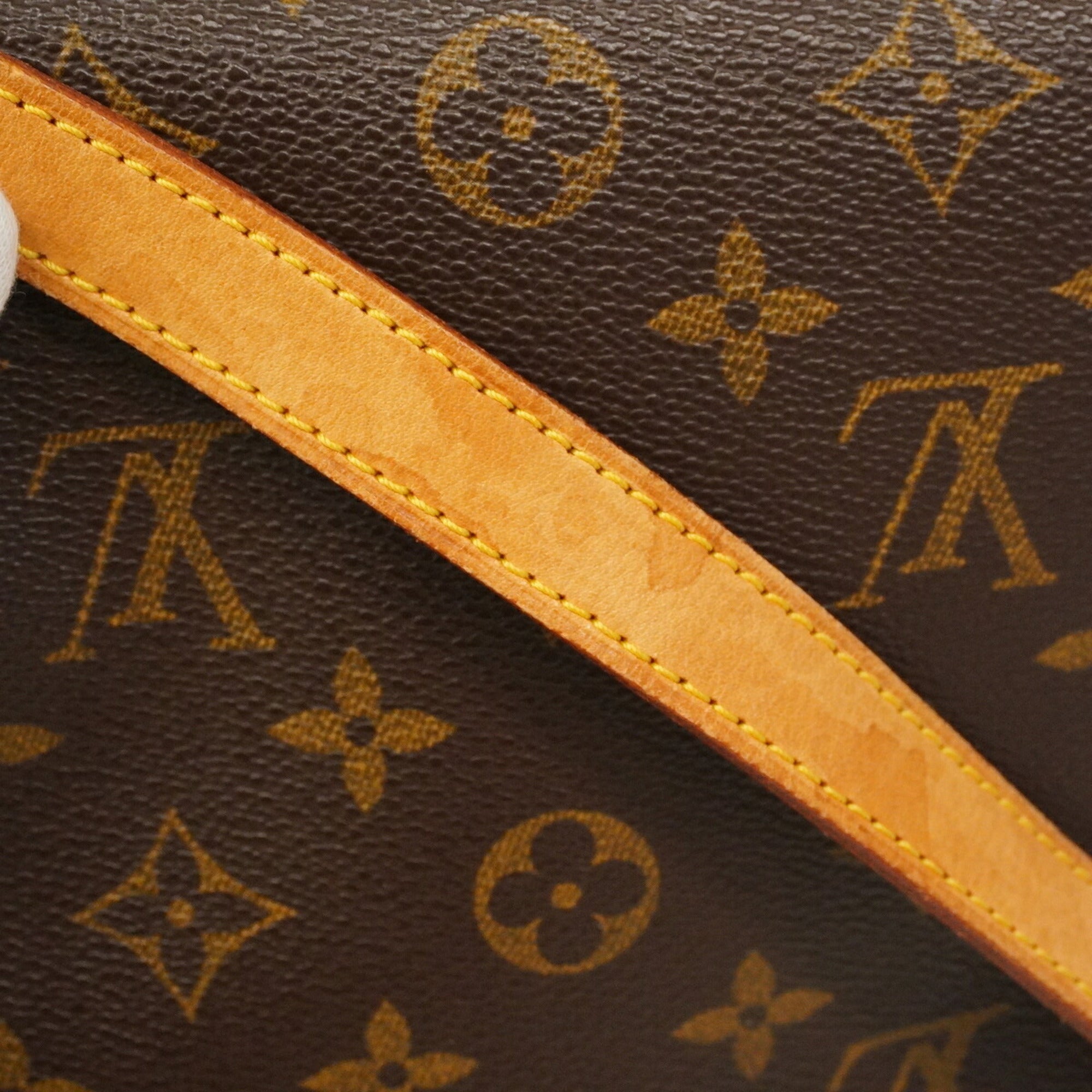 Louis Vuitton Brown Shoulder Bag (Pre-Owned)