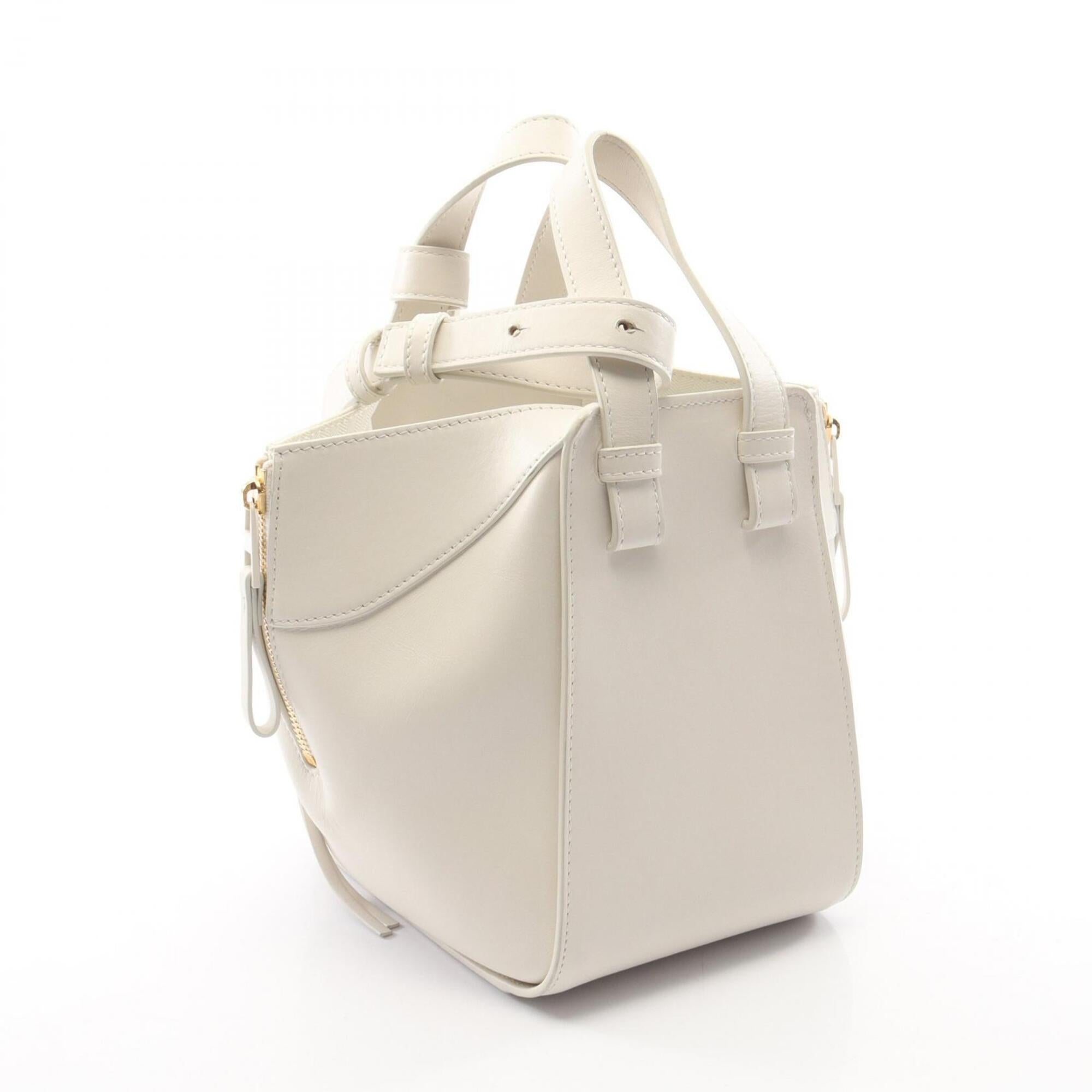 Loewe White Leather Handbag (Pre-Owned)