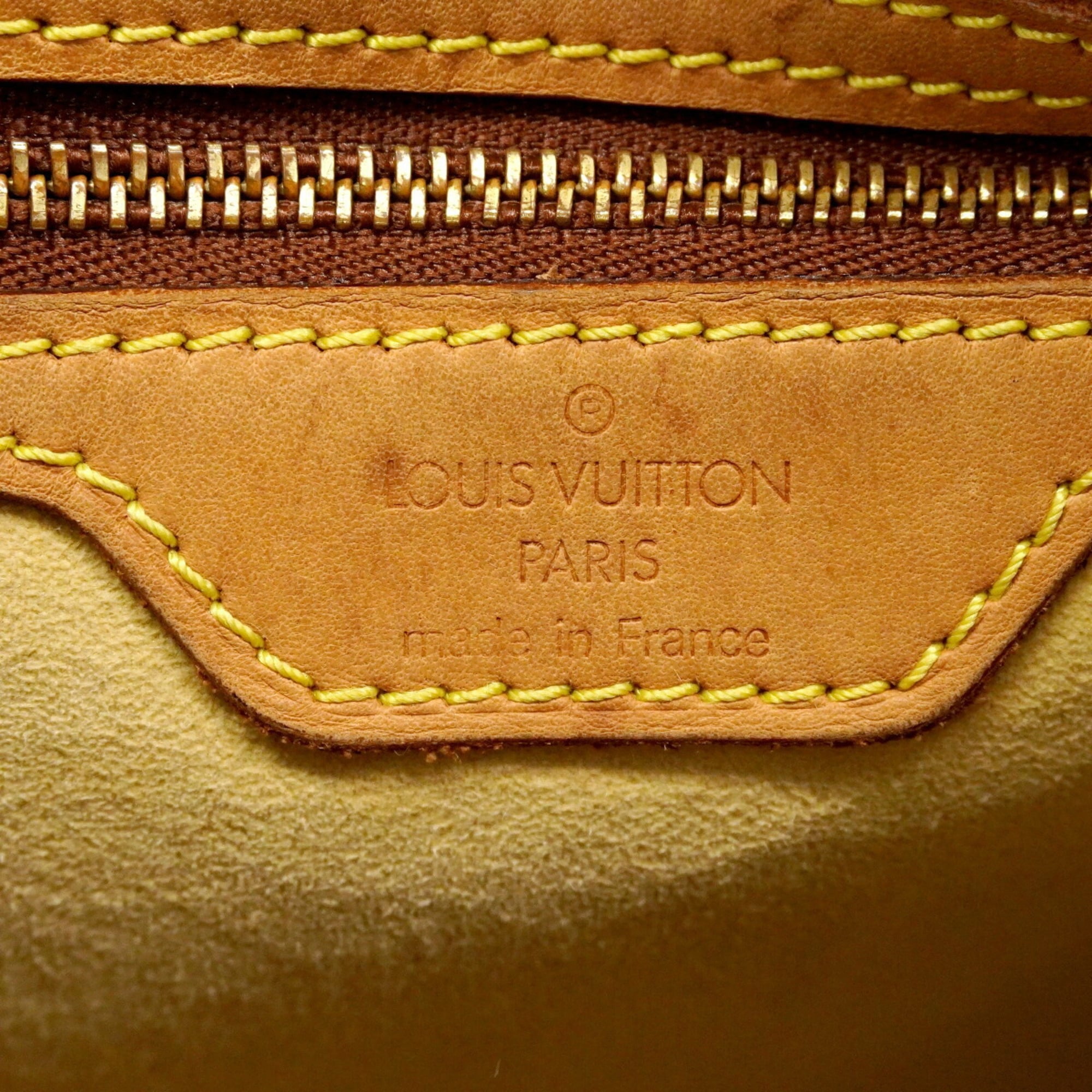 Louis Vuitton Brown Shoulder Bag (Pre-Owned)