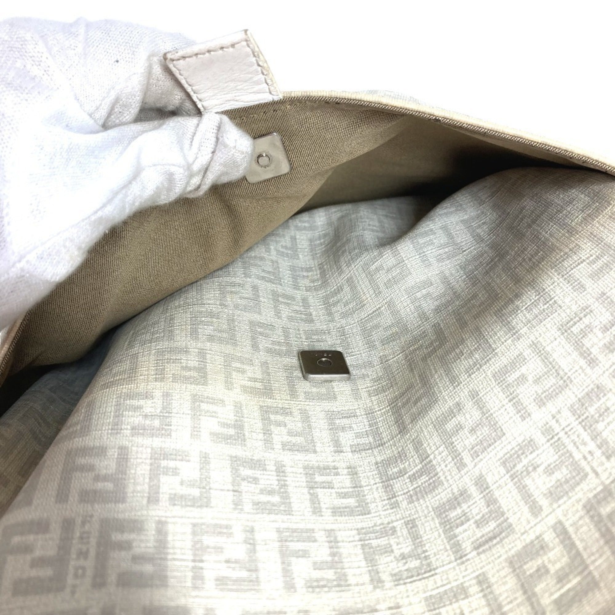 Fendi White Pvc Leather Pochette Shoulder Bag (Pre-Owned)