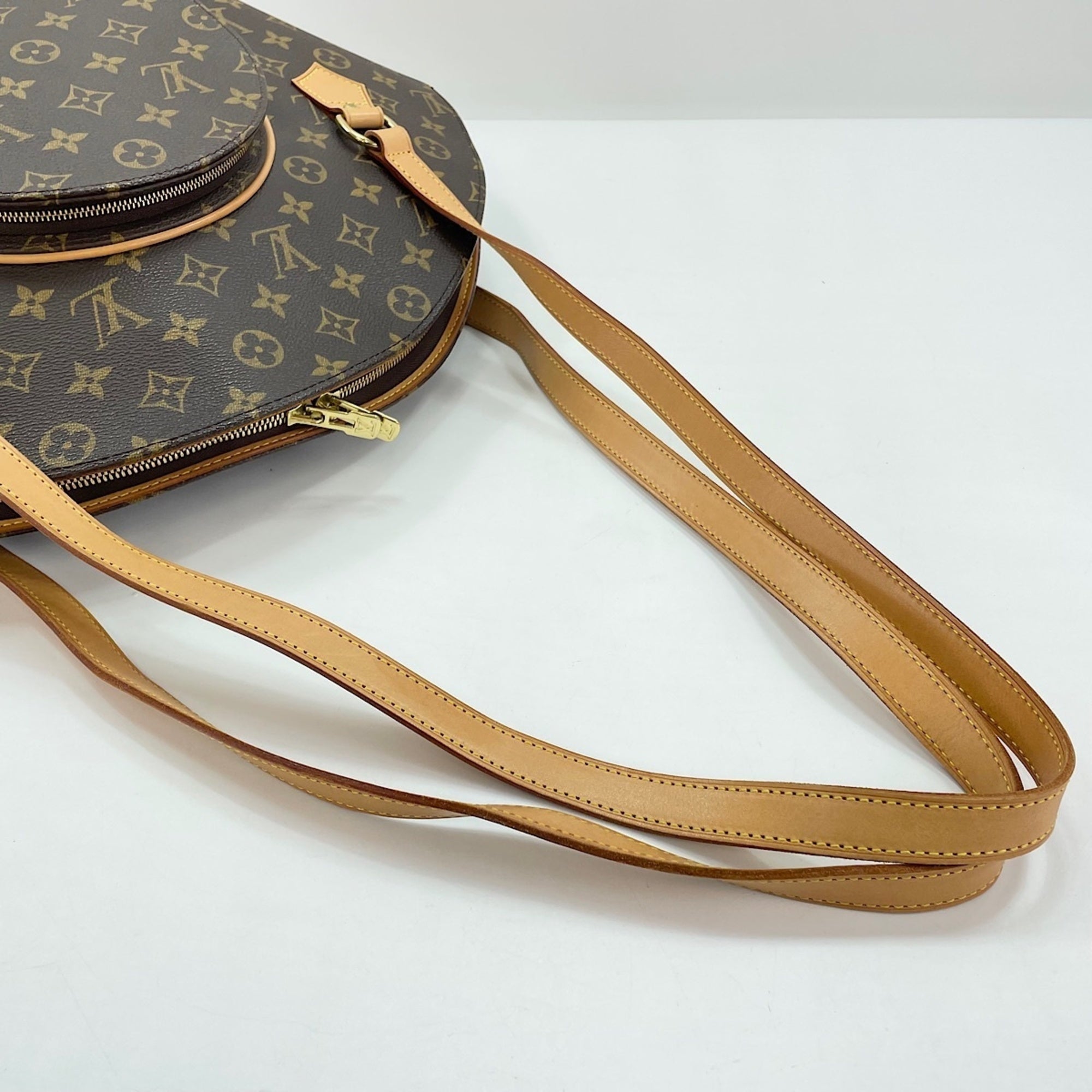 Louis Vuitton Brown Shoulder Bag (Pre-Owned)