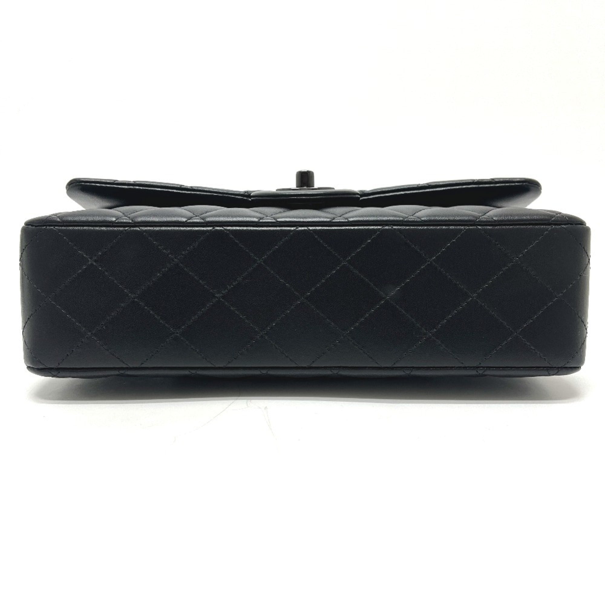 Chanel Black Leather Shoulder Bag (Pre-Owned)