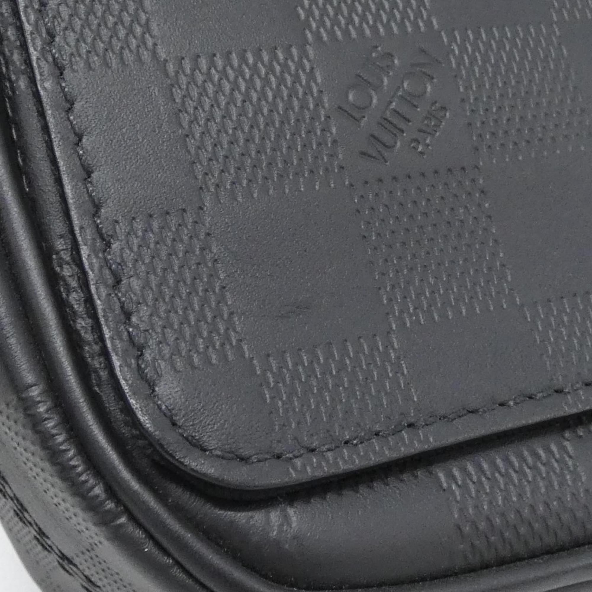 Louis Vuitton Black Leather Shoulder Bag (Pre-Owned)