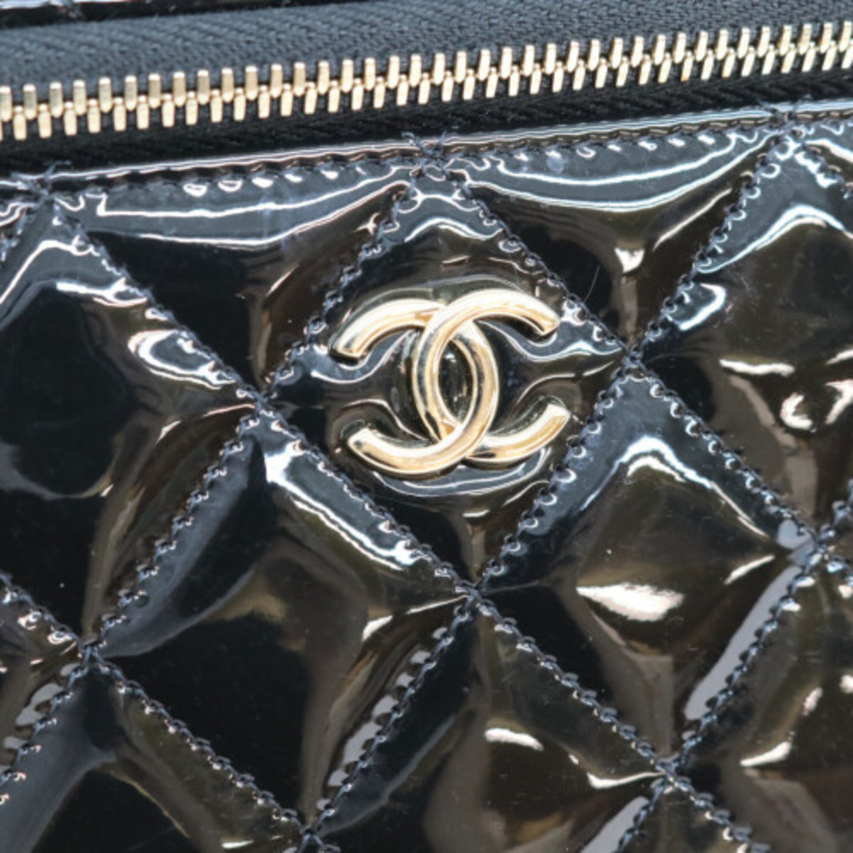 Chanel Black Patent Leather Shoulder Bag (Pre-Owned)