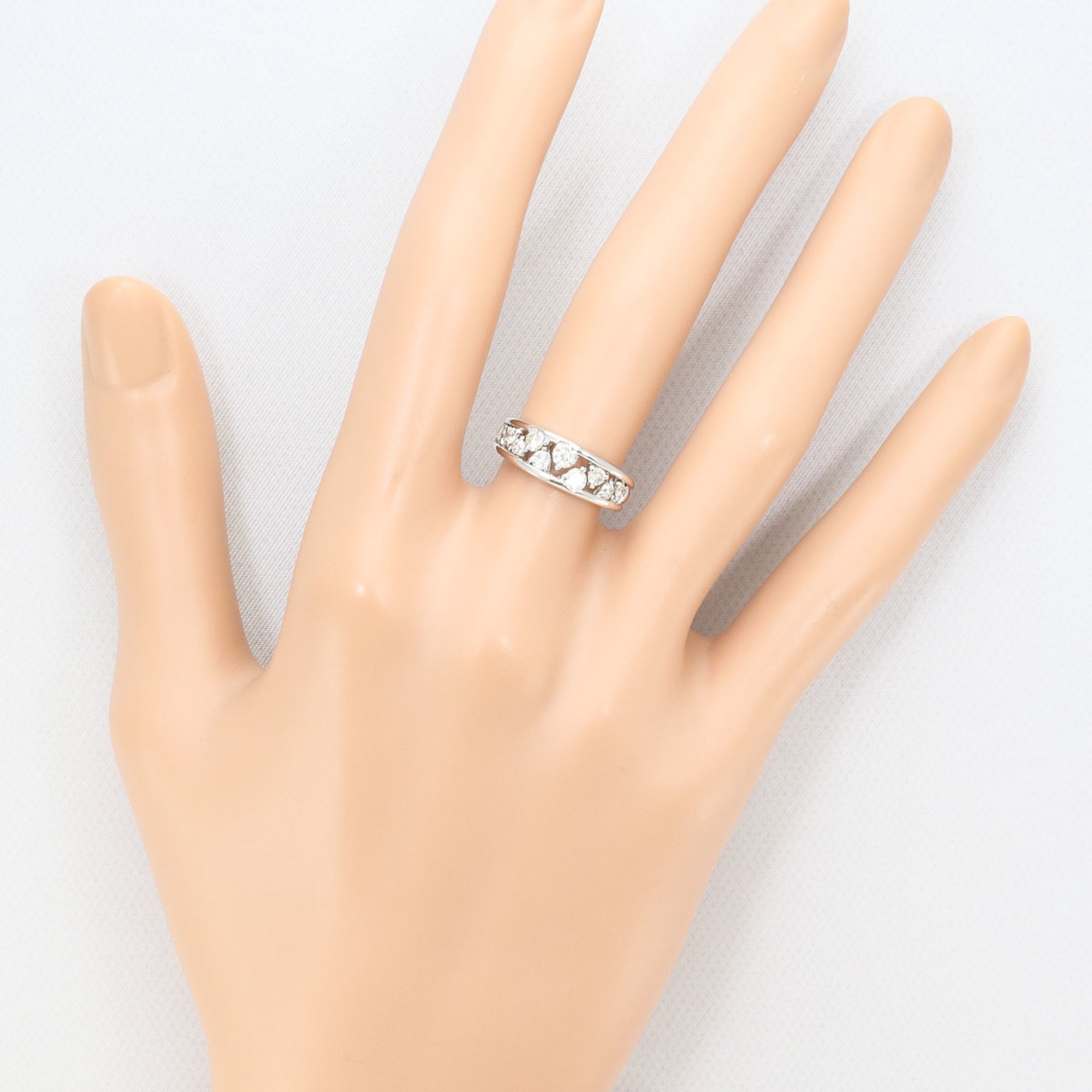 Unbranded White Gold White Gold (18K) Band Ring (Pre-Owned)