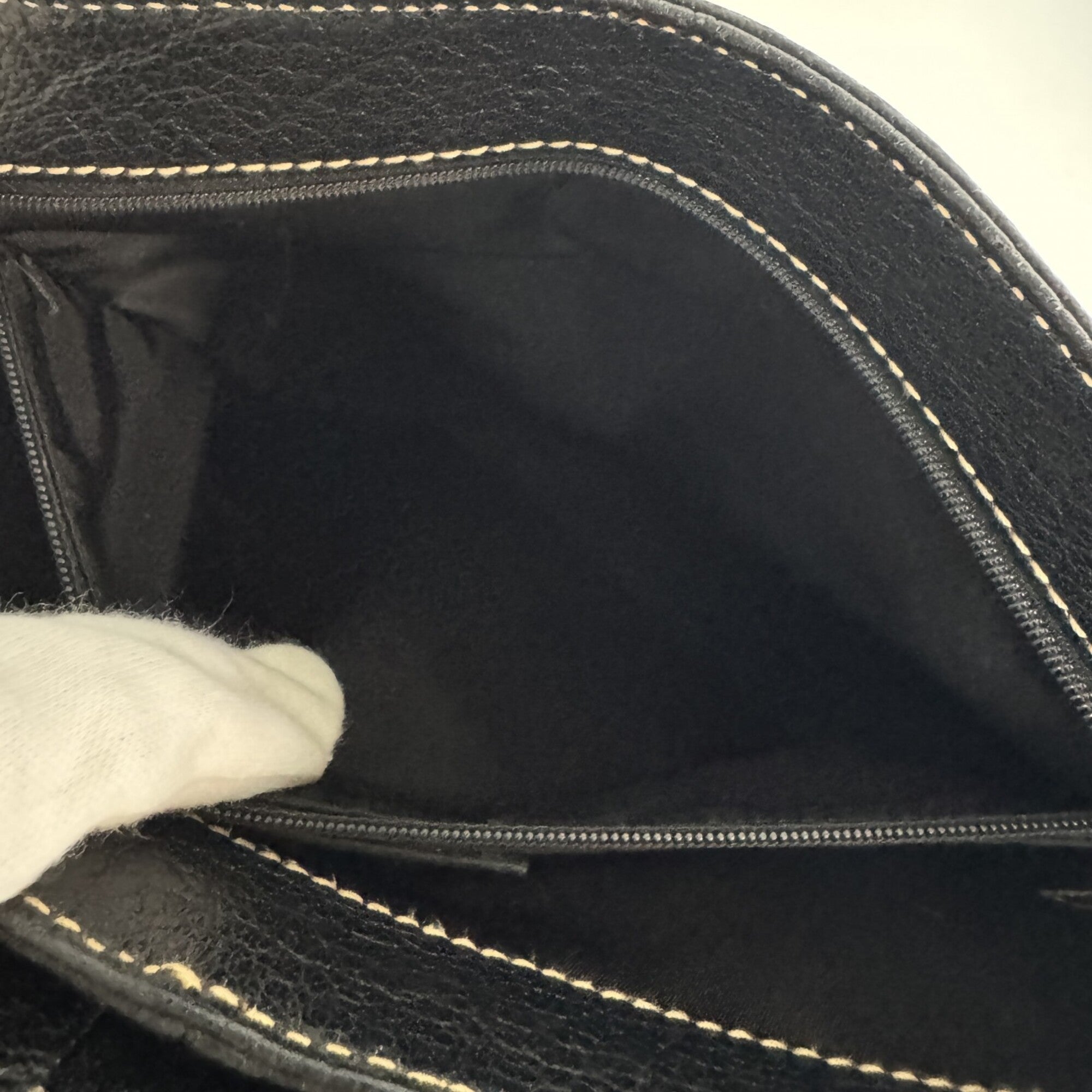 Bvlgari Black Leather Handbag (Pre-Owned)