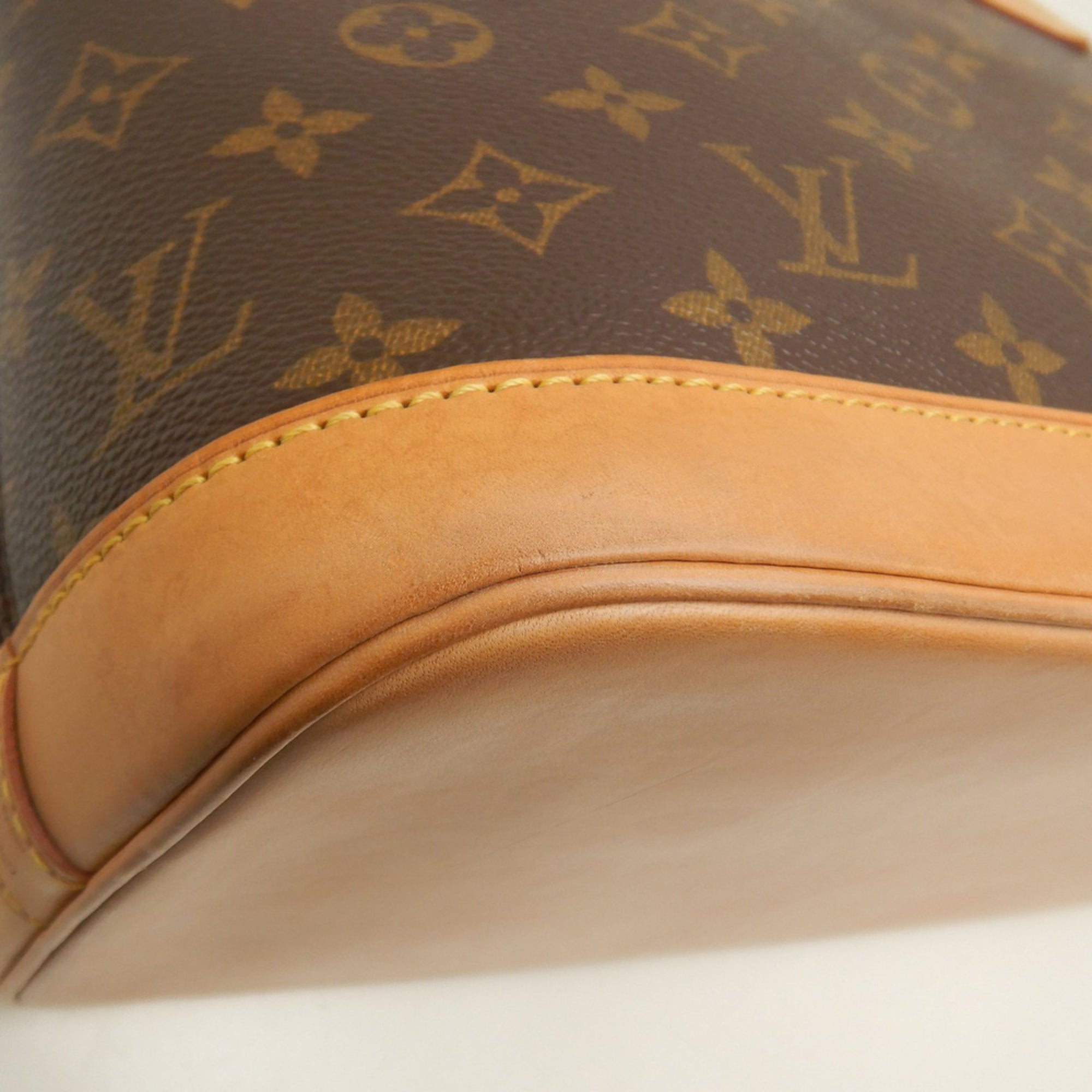 Louis Vuitton Brown Monogram Canvas Handbag (Pre-Owned)