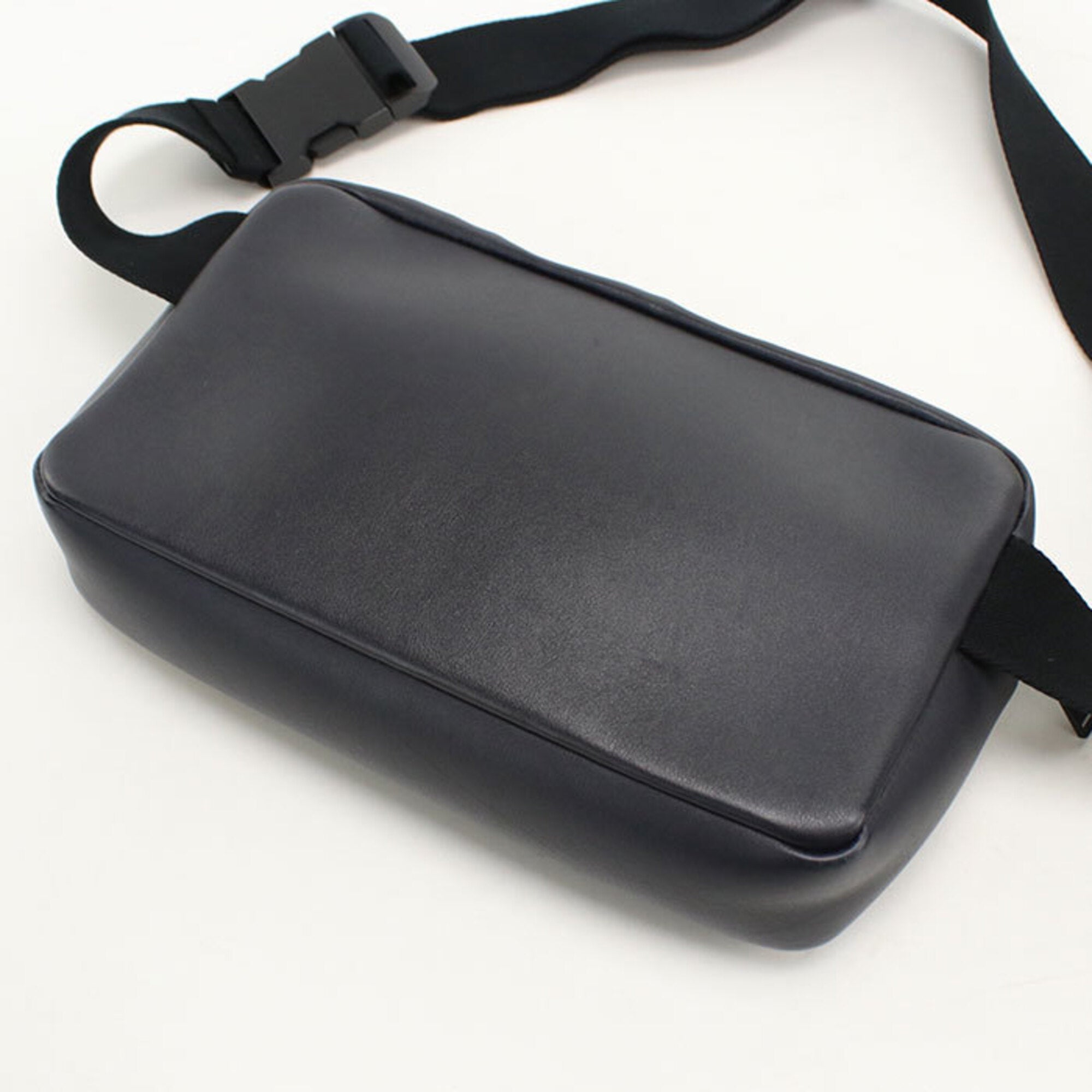Bottega Veneta Black Leather Sling Bag (Pre-Owned)