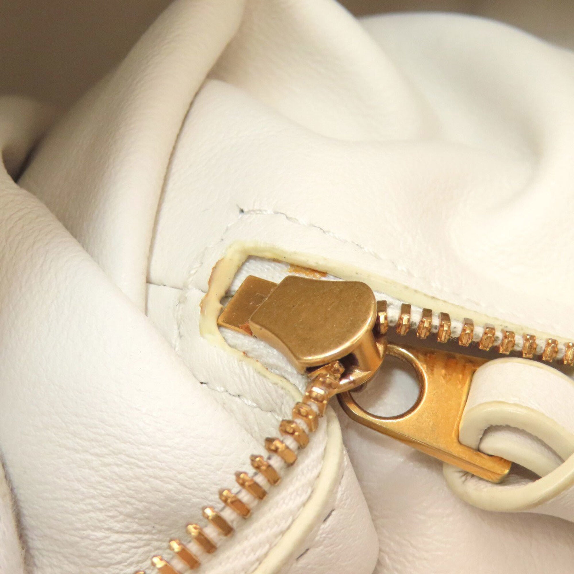 Bottega Veneta White Leather Handbag (Pre-Owned)