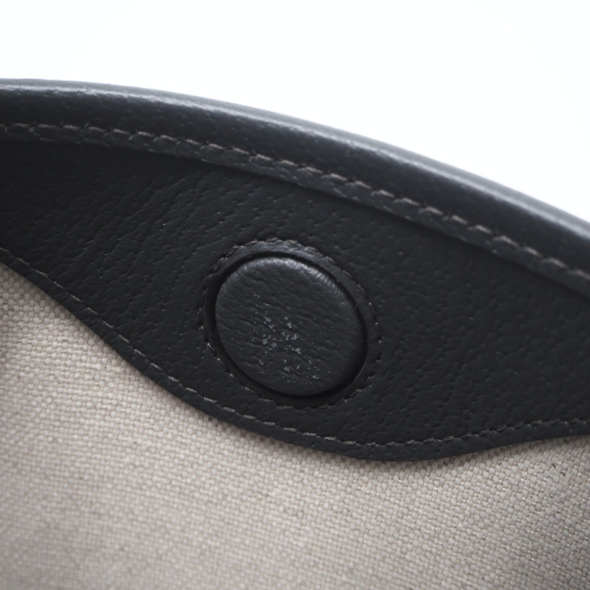 Gucci Gray Canvas Shoulder Bag (Pre-Owned)