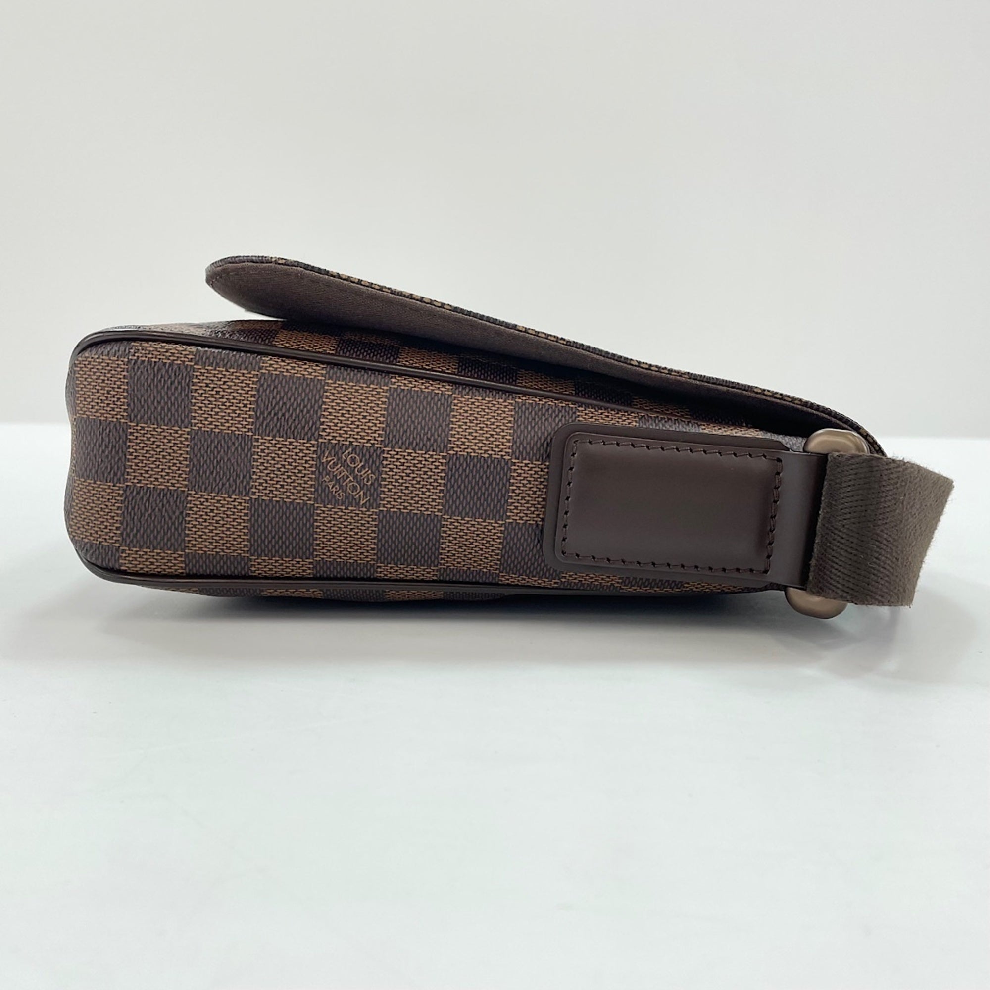 Louis Vuitton Brown Shoulder Bag (Pre-Owned)