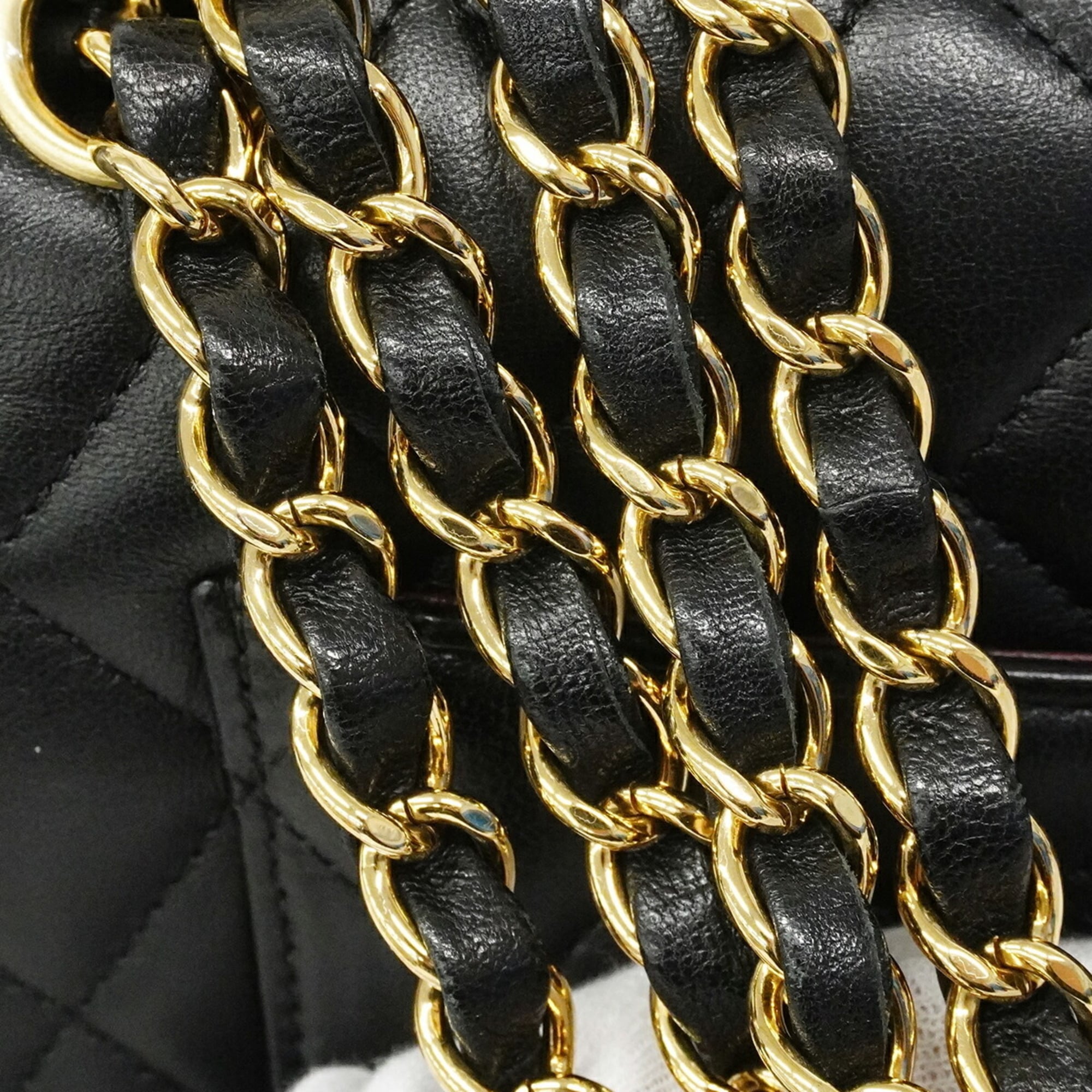 Chanel Black Leather Shoulder Bag (Pre-Owned)