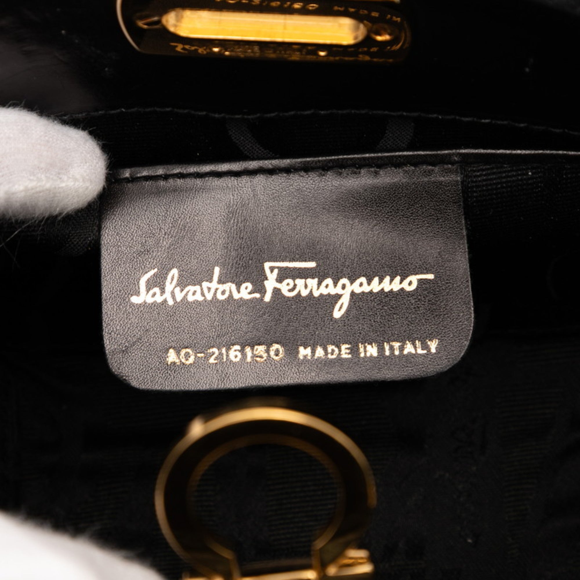 Salvatore Ferragamo Black Leather Shoulder Bag (Pre-Owned)