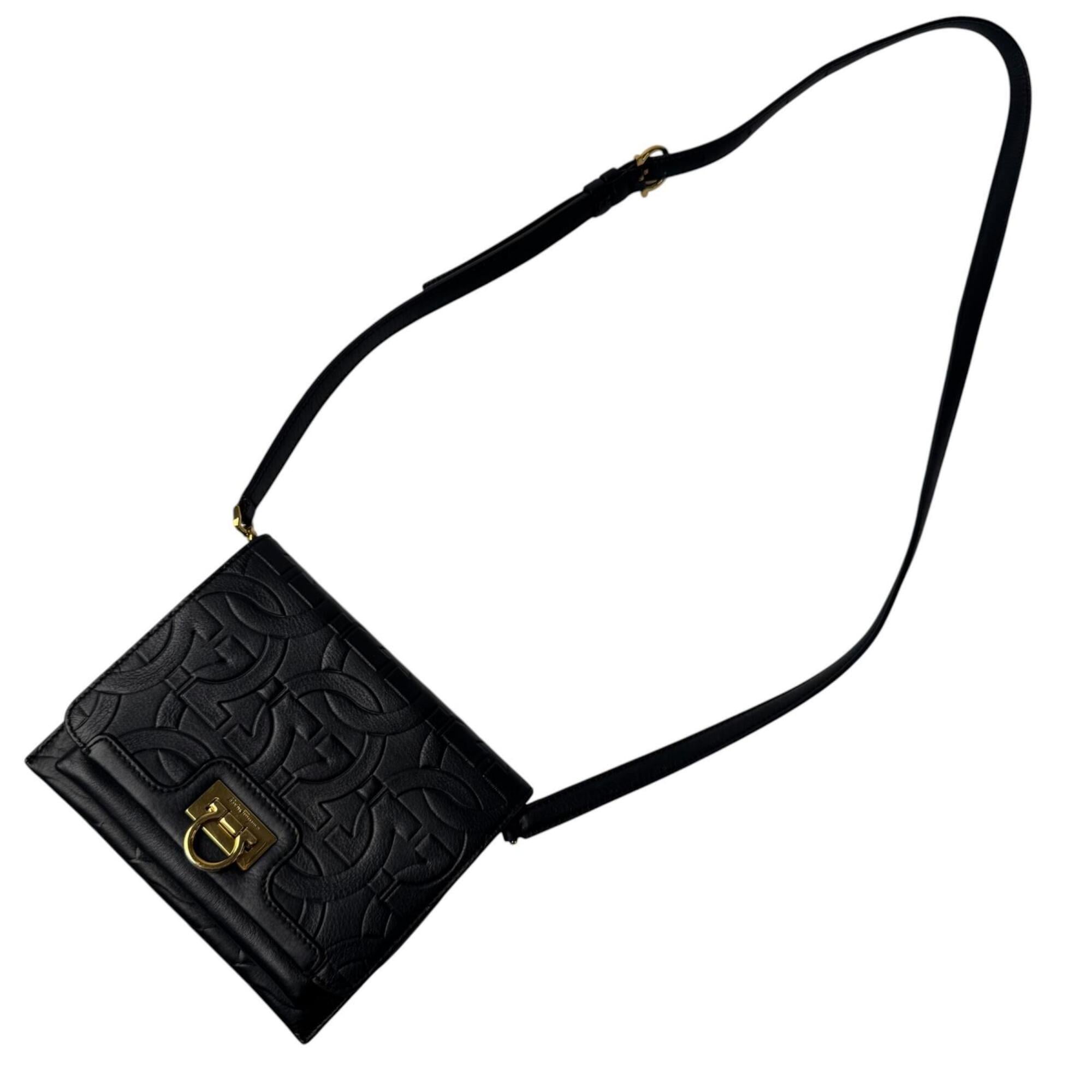 Salvatore Ferragamo Black Leather Shoulder Bag (Pre-Owned)