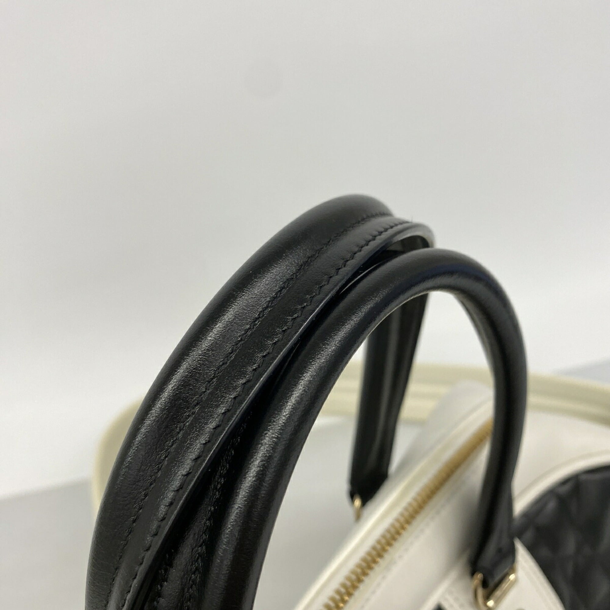 Christian Dior Black White Leather Handbag (Pre-Owned)