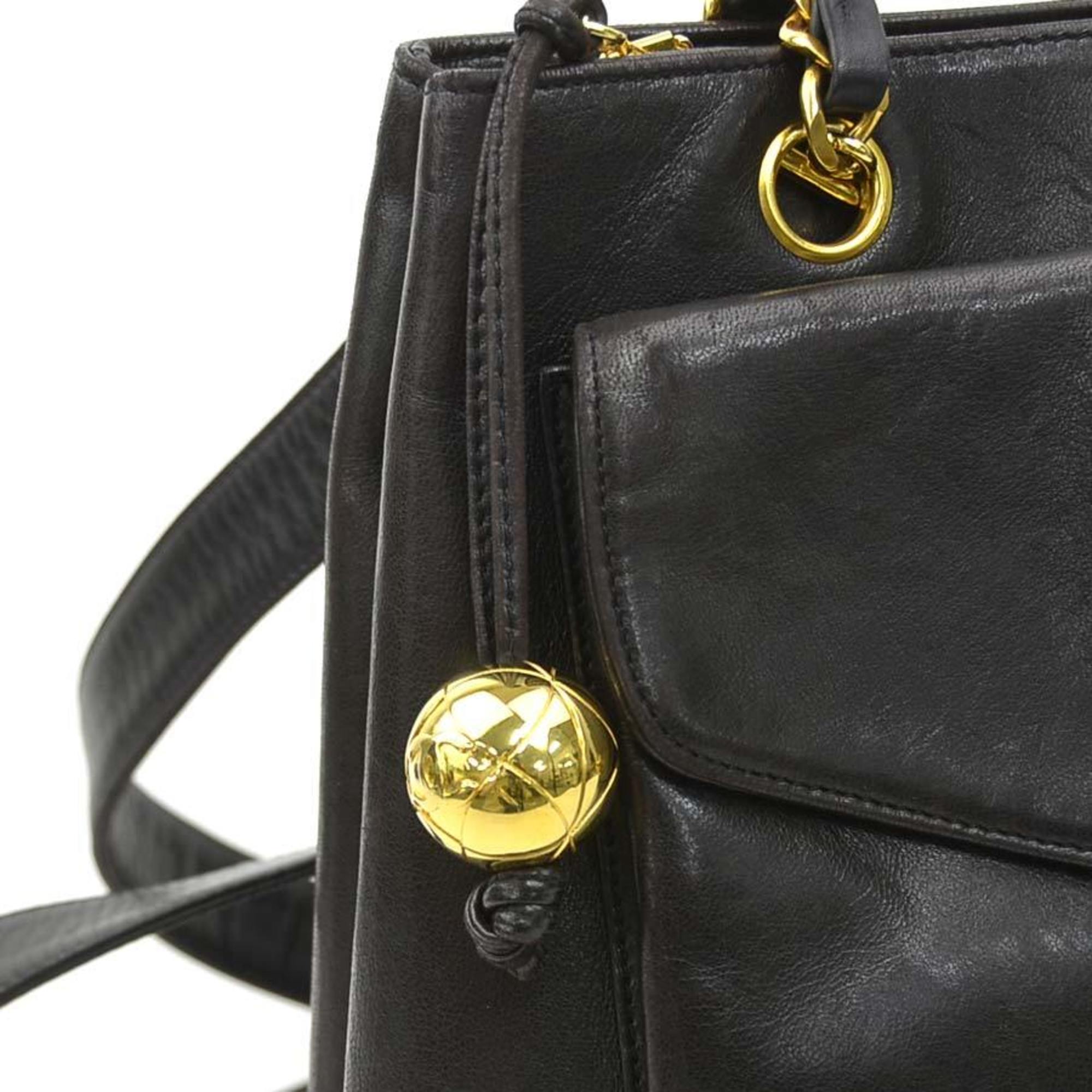 Chanel Black Leather Shoulder Bag (Pre-Owned)