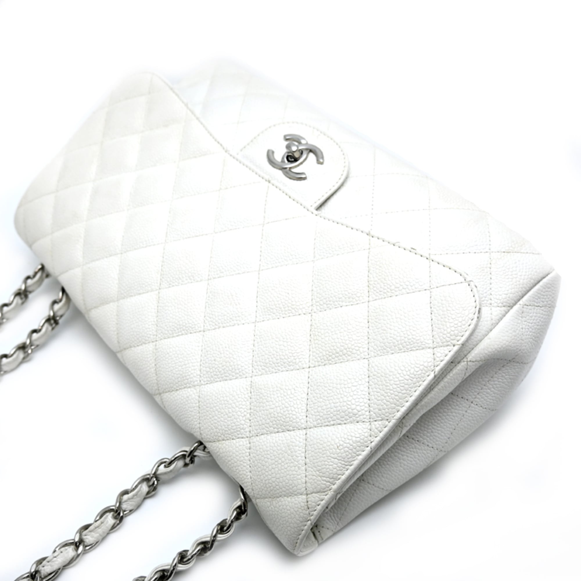 Chanel White Grained Calfskin Shoulder Bag (Pre-Owned)