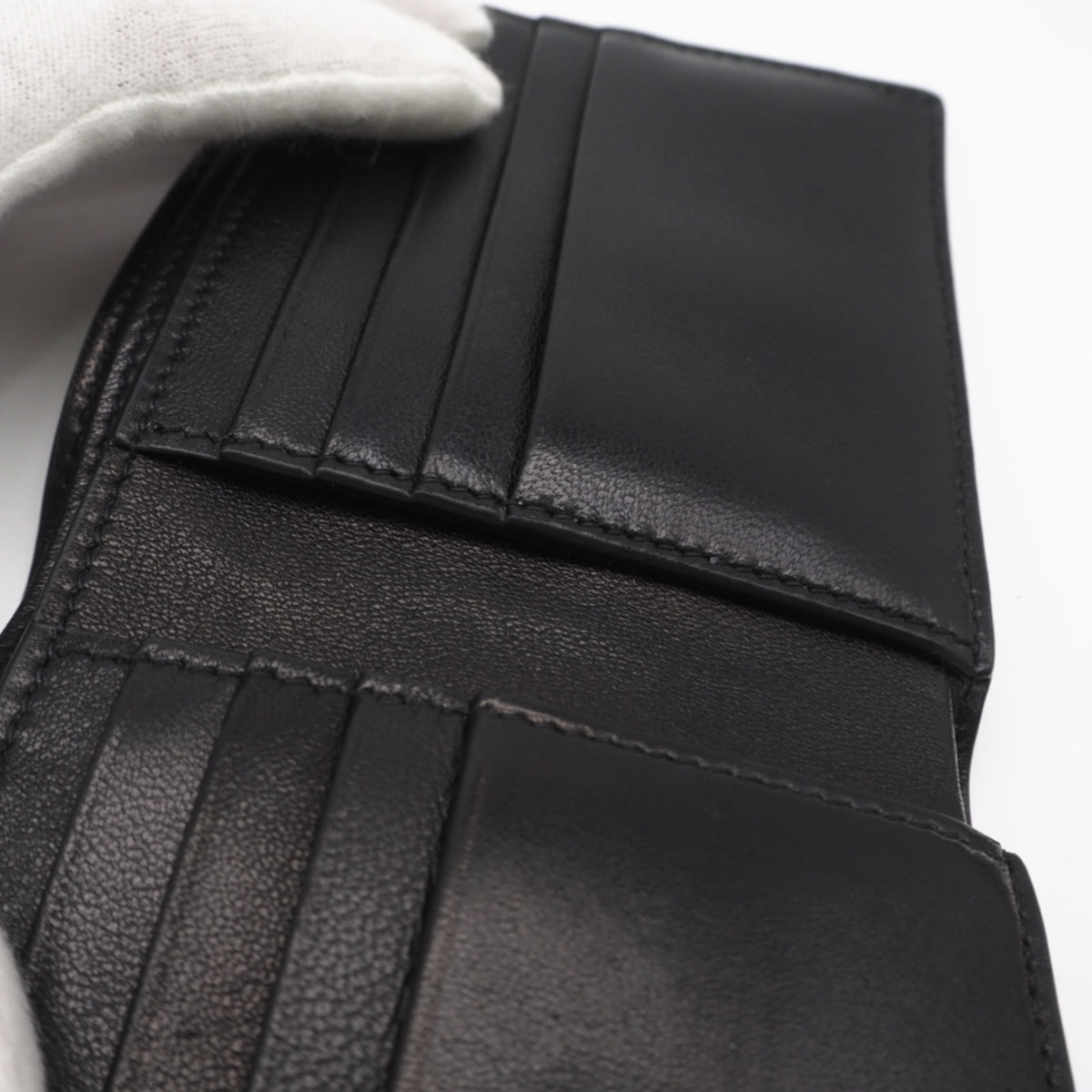 Yves Saint Laurent Black Leather Wallet (Bi-Fold) (Pre-Owned)