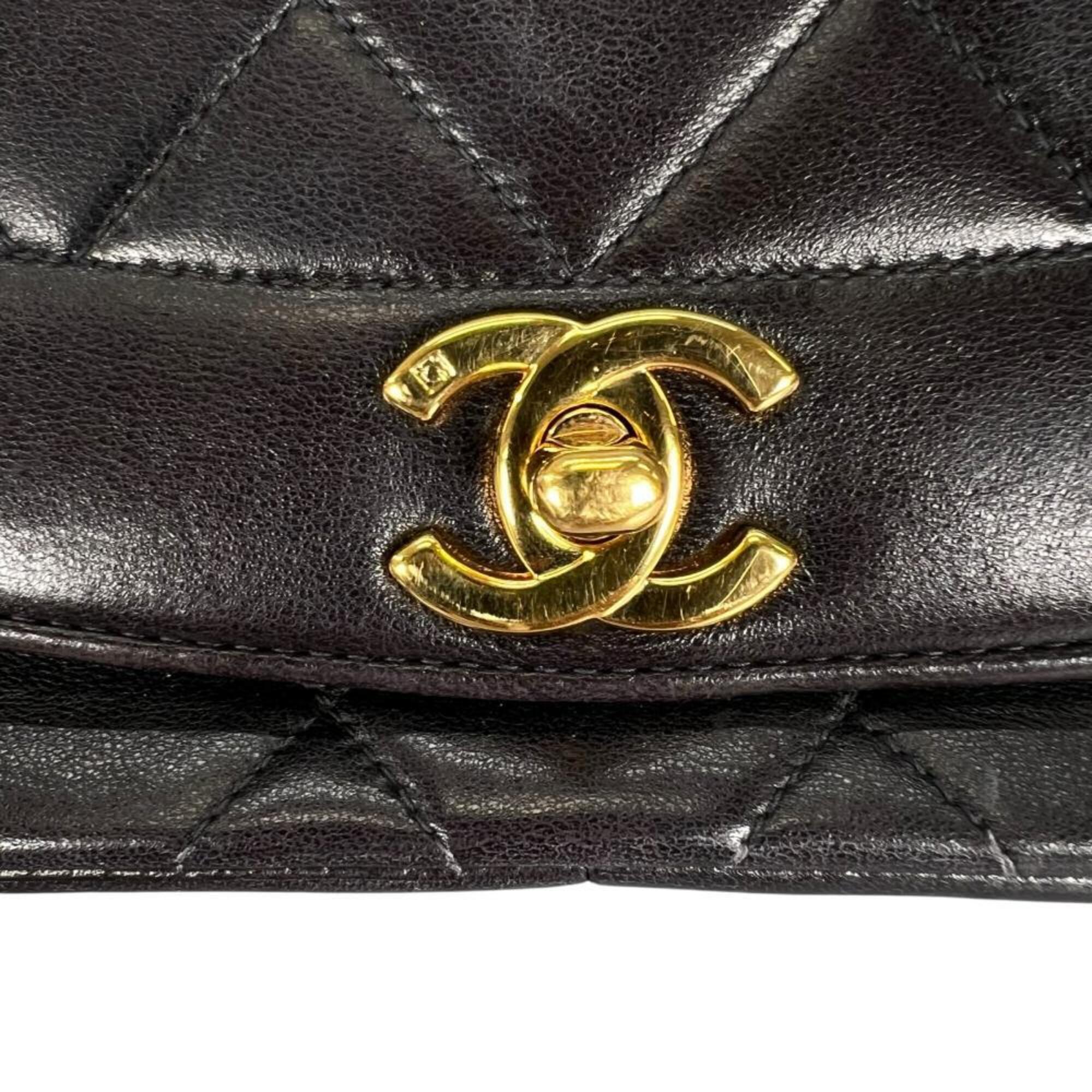 Chanel Black Leather Shoulder Bag (Pre-Owned)