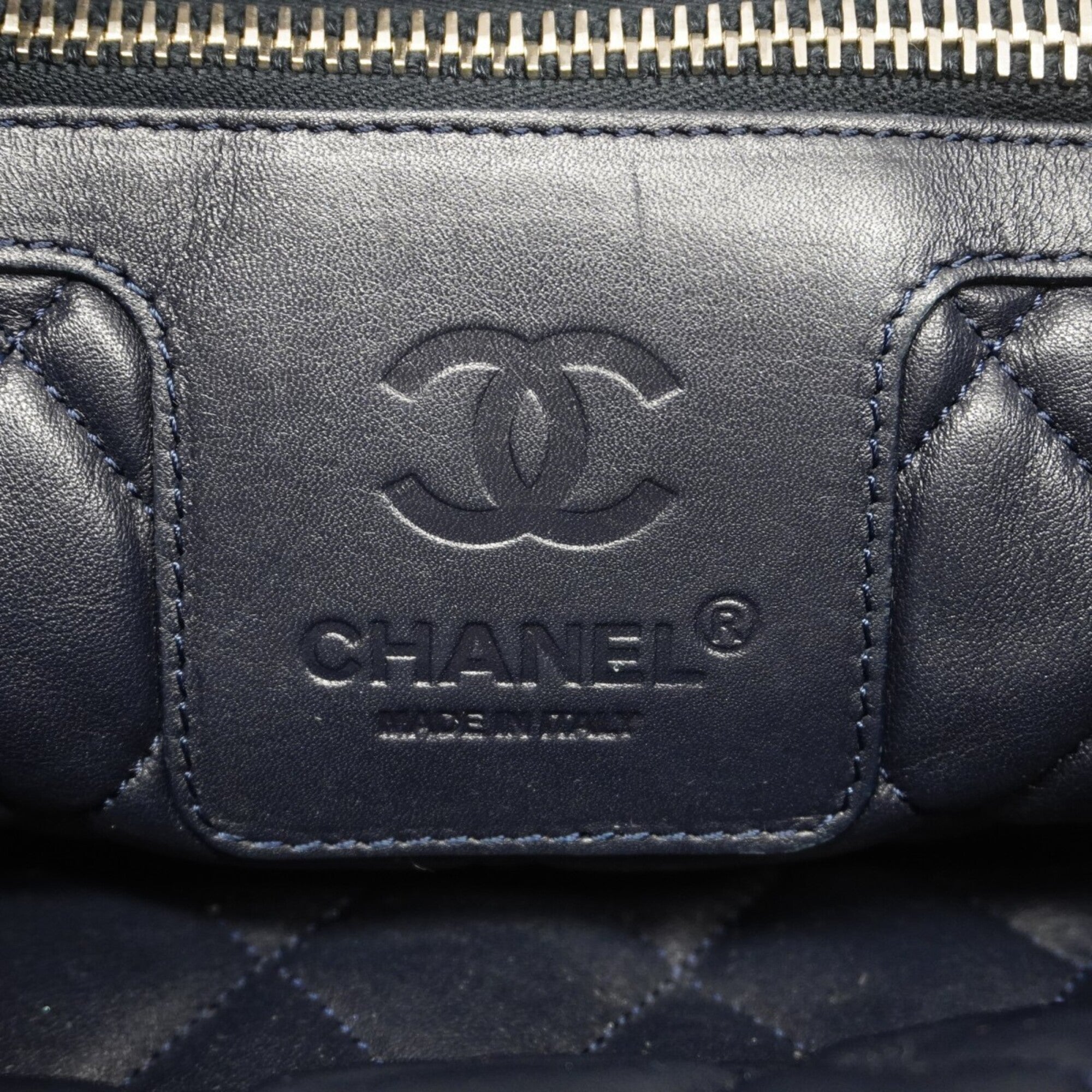 Chanel Gray Leather Tote Bag (Pre-Owned)