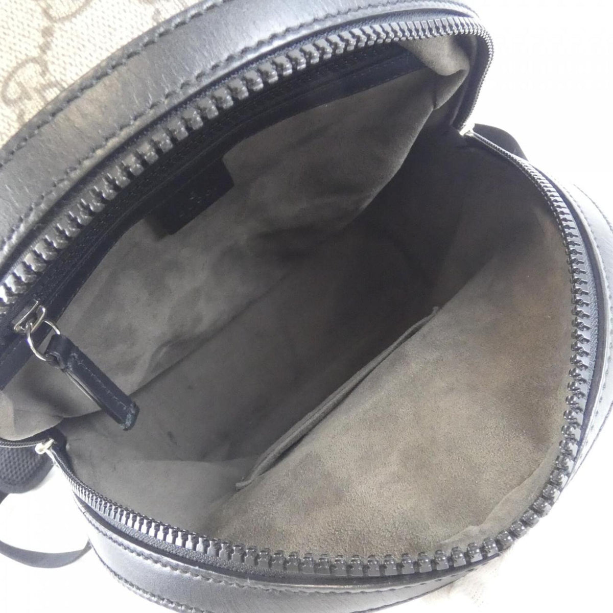 Gucci Beige Black Gg Supreme Backpack (Pre-Owned)