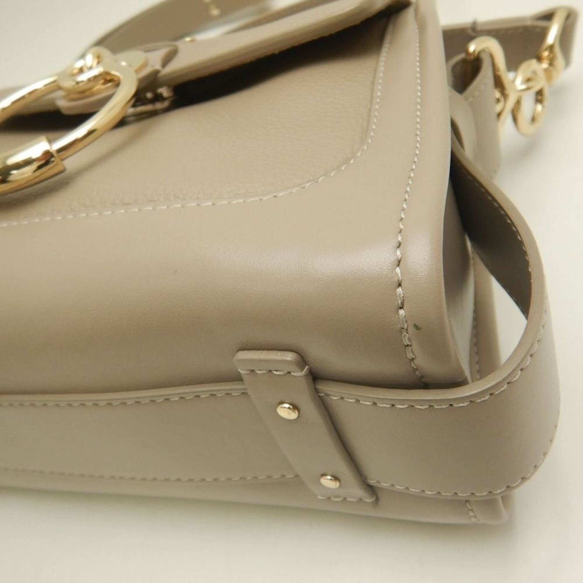 Chloé Grayish Leather Handbag (Pre-Owned)