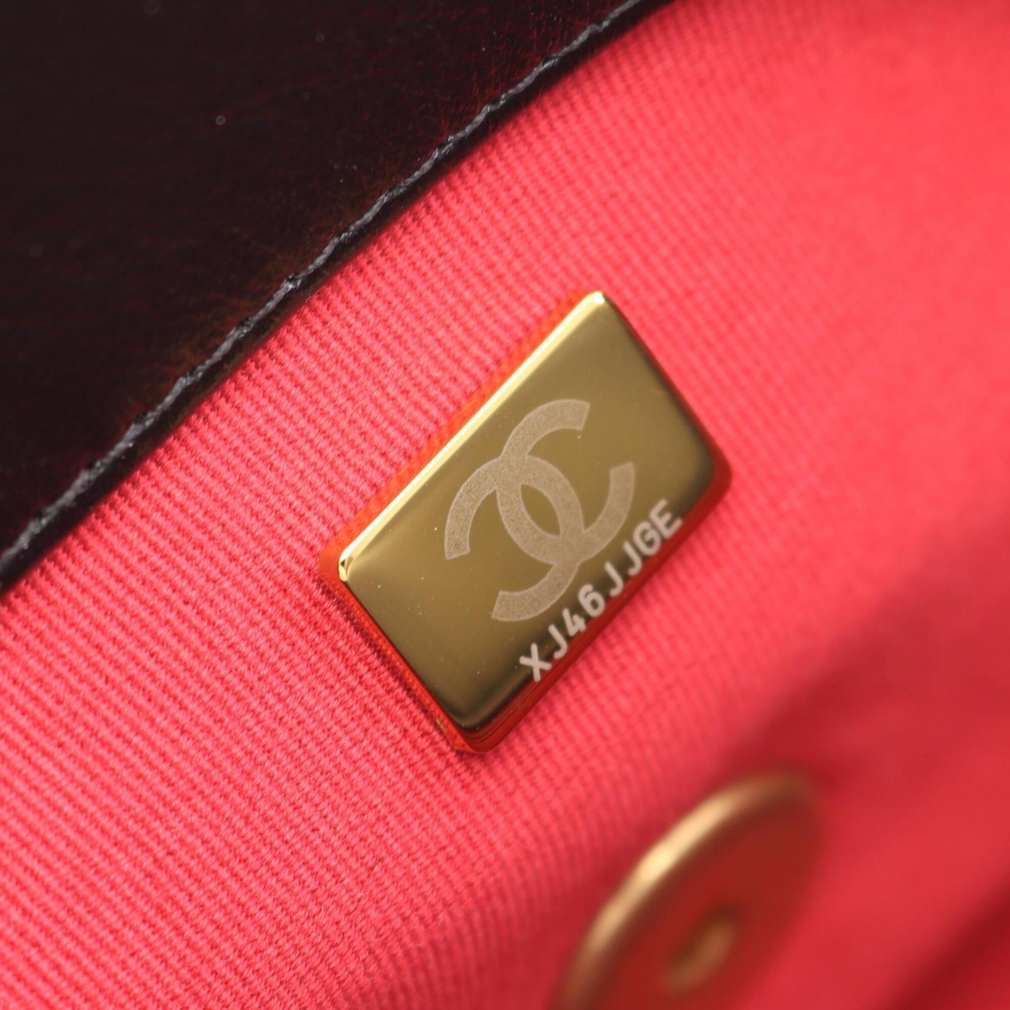 Chanel Black Leather Shoulder Bag (Pre-Owned)