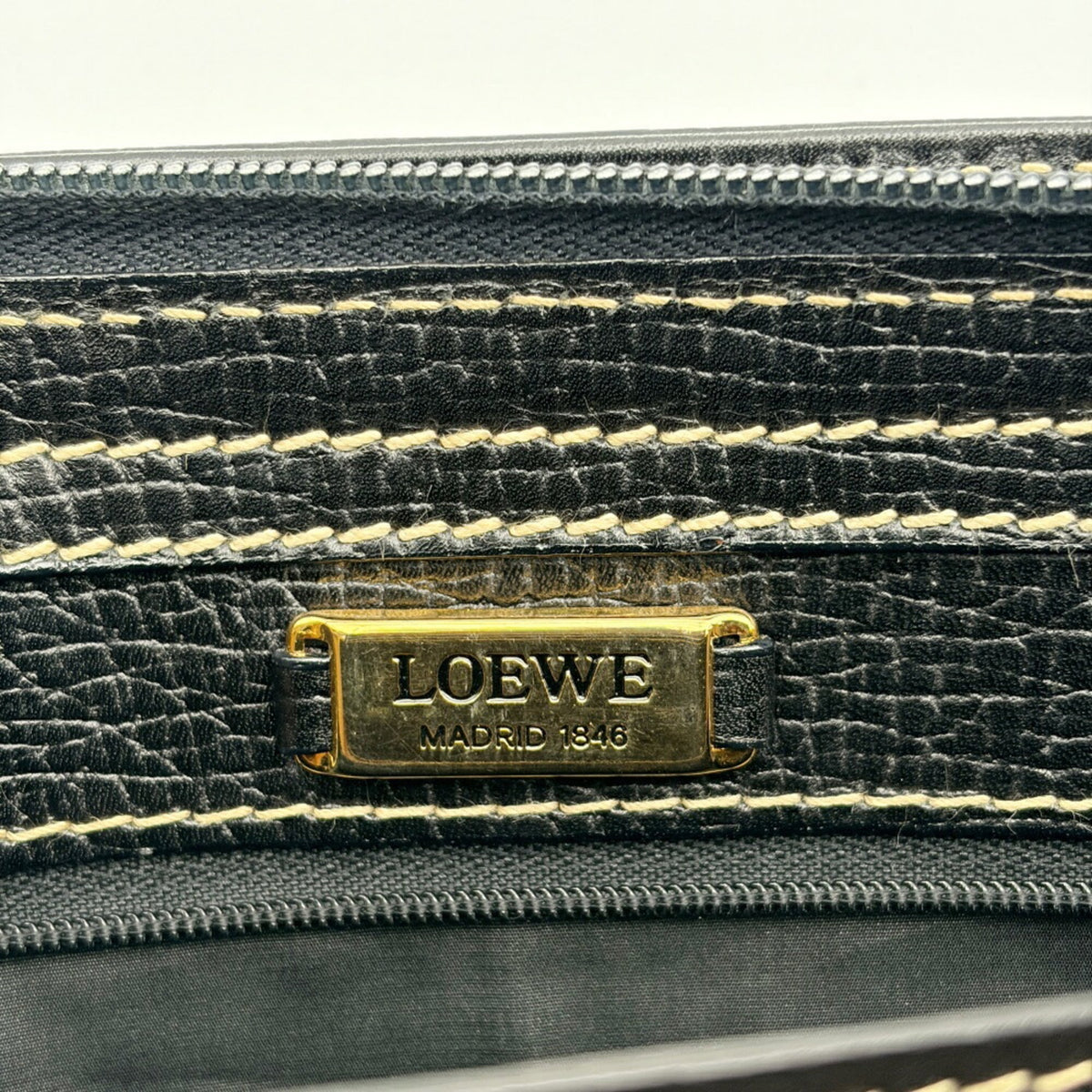 Loewe Barcelona Black Leather Shoulder Bag (Pre-Owned)