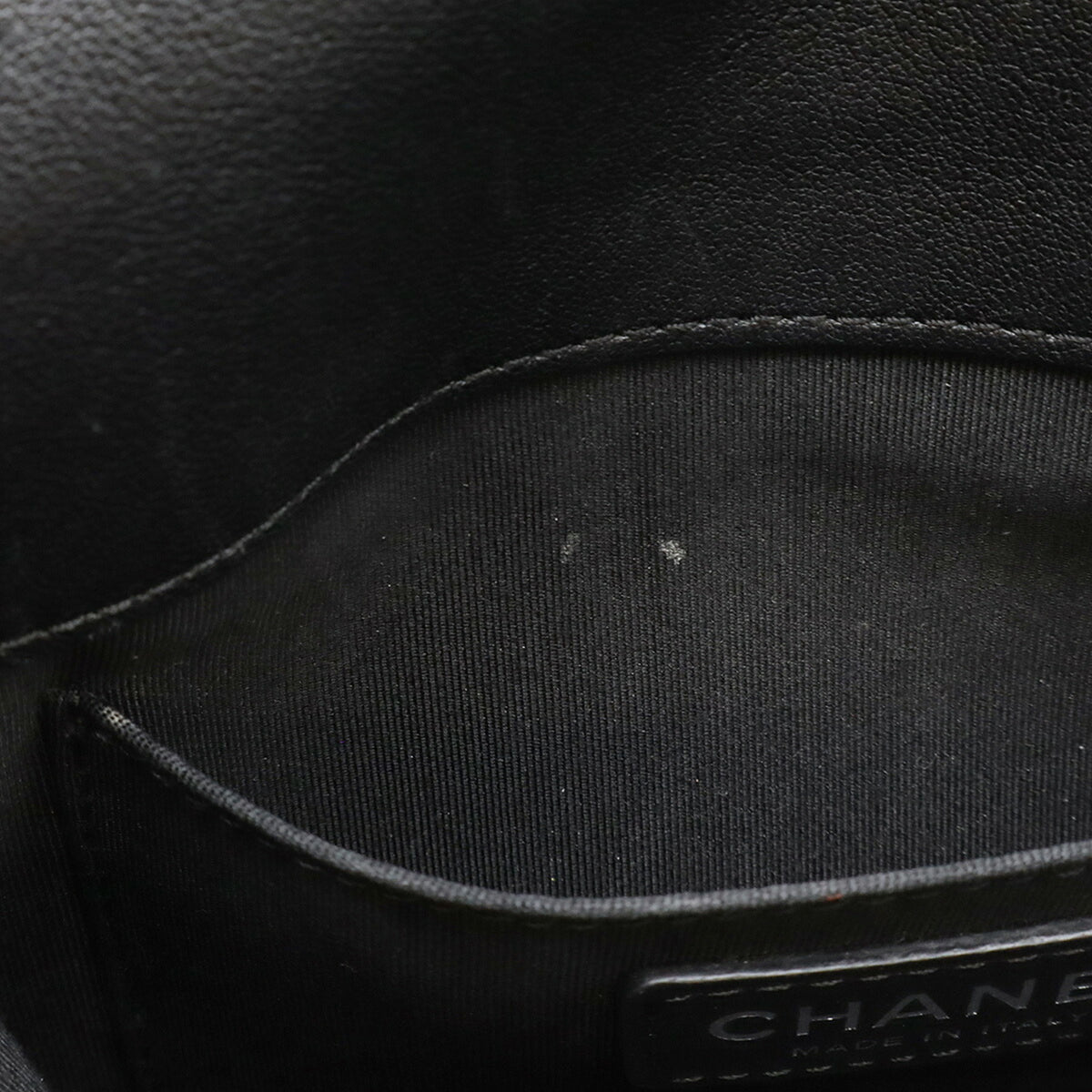 Chanel Black Leather Shoulder Bag (Pre-Owned)