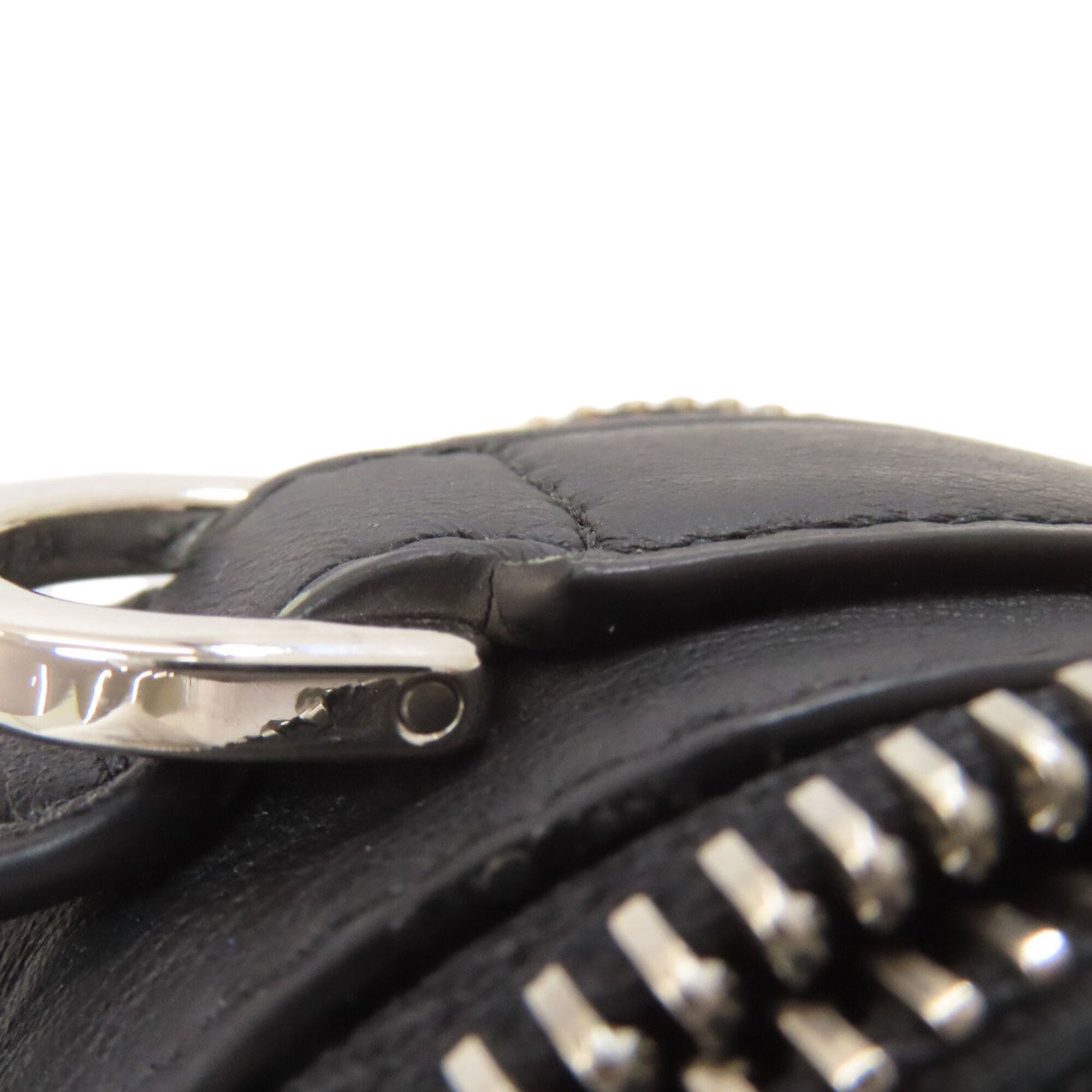 Loewe Black Leather Shoulder Bag (Pre-Owned)