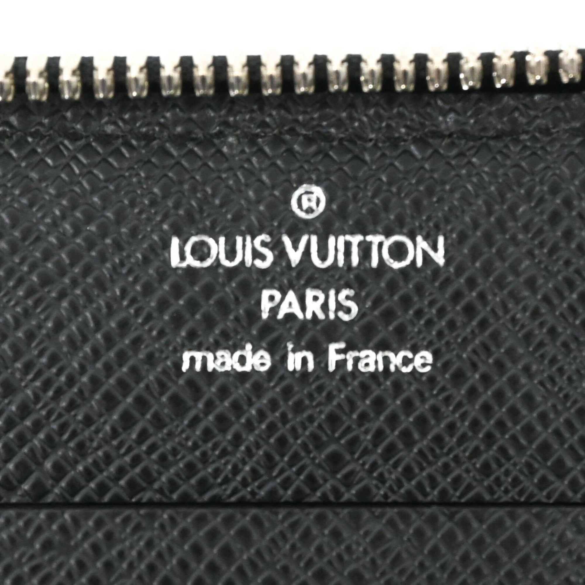 Louis Vuitton Black Taiga Leather Clutch Bag (Pre-Owned)